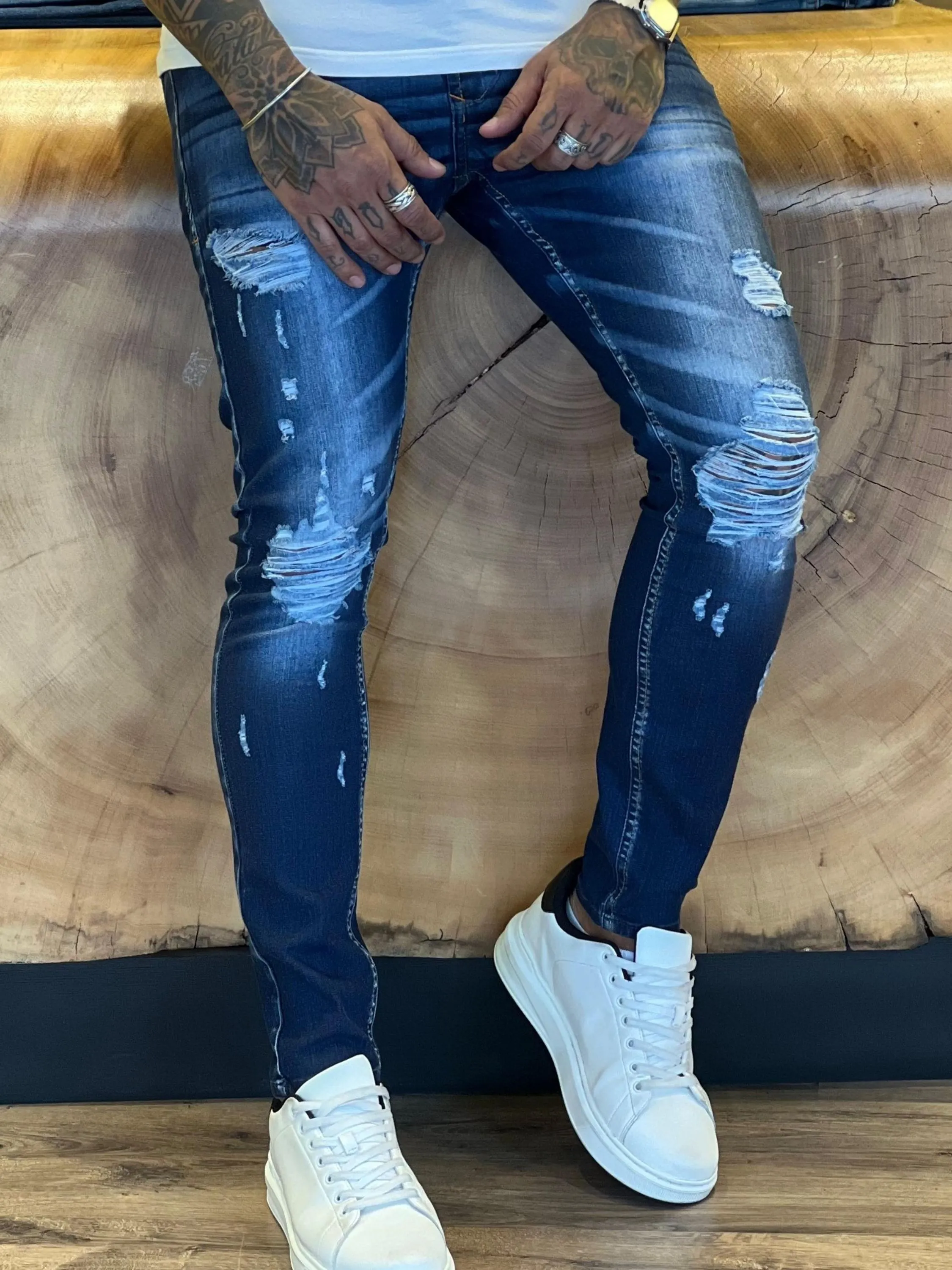 Calça Jeans Black Premium ,CityDenim diferenciada,destroyer alguns detalhes na peça, modelagem super skinny disponível ,  ,Jeans Premium de alta qualidade,nos tamanhos do 38 ao 48 de