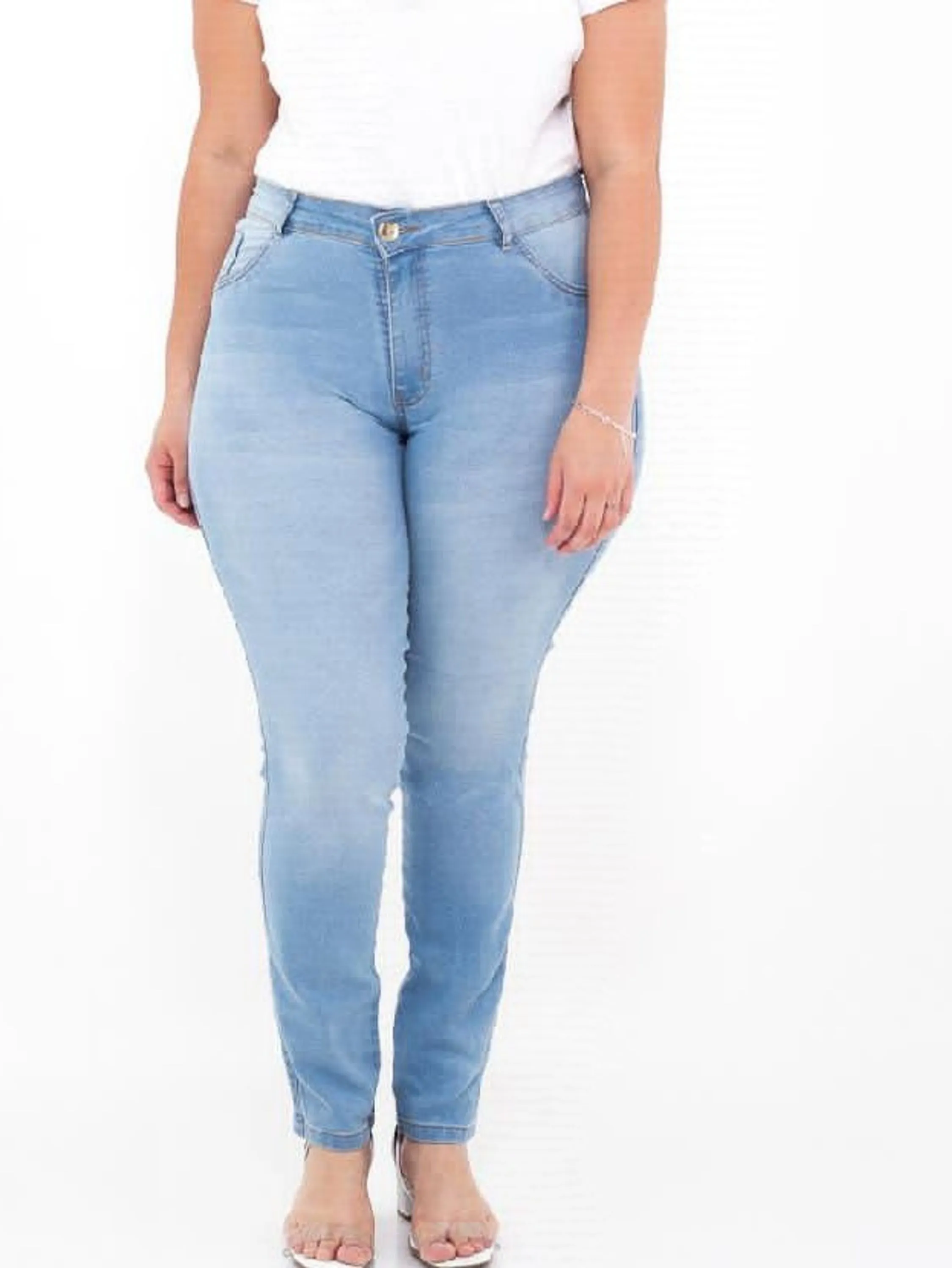 Calça Jeans Plus Size Feminina do tamanho 46 ao 54 no atacado, com elastano , Jeans Premium feita com a melhor qualidade do Brasil, separe um espaço na sua loja para colocar a nossas peças, composição algodão 78.50  %elastano 1.50 % poliéster 20%