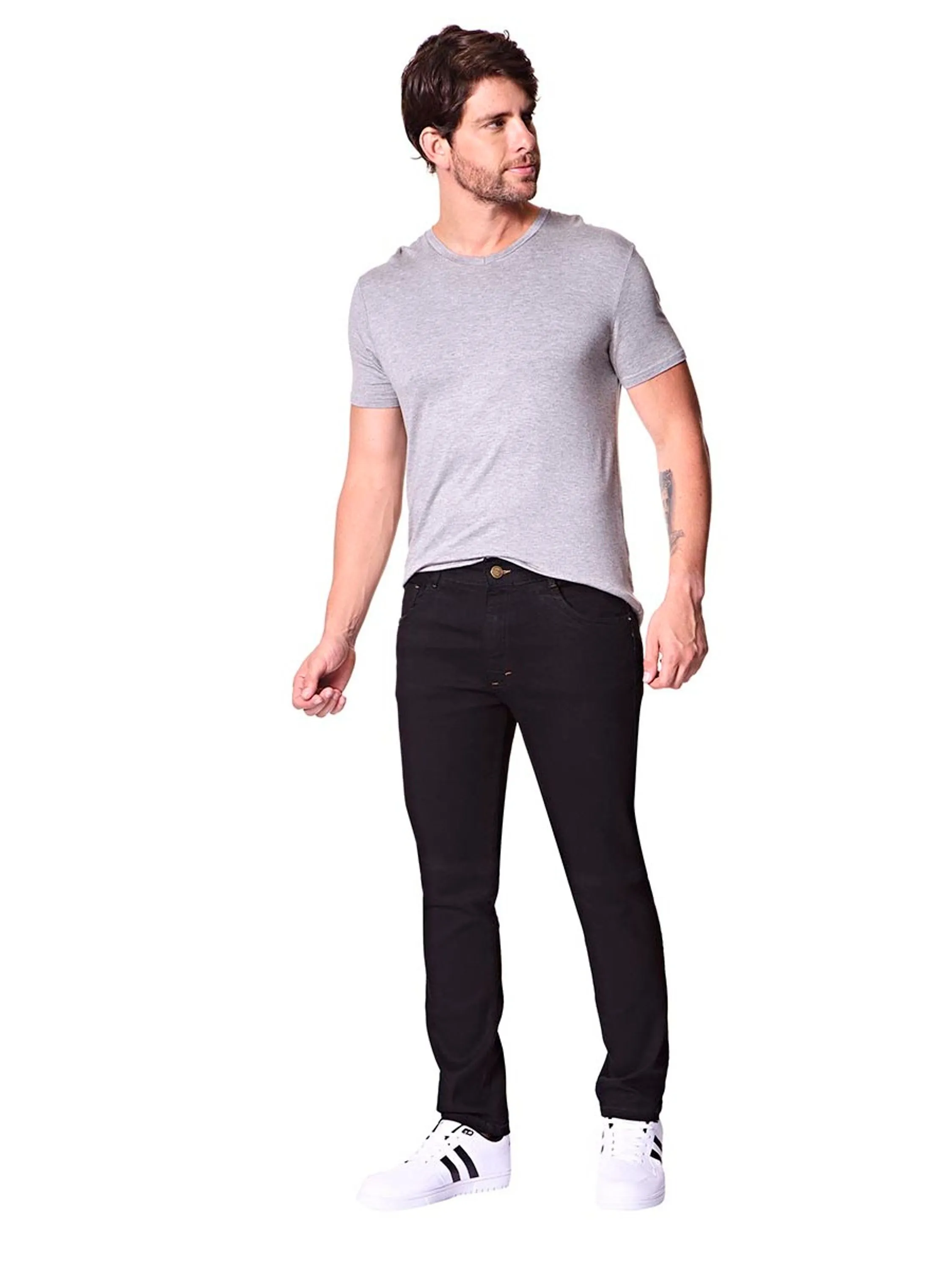 Calça preta jeans com elastano, modelo slim fit exclusivo.