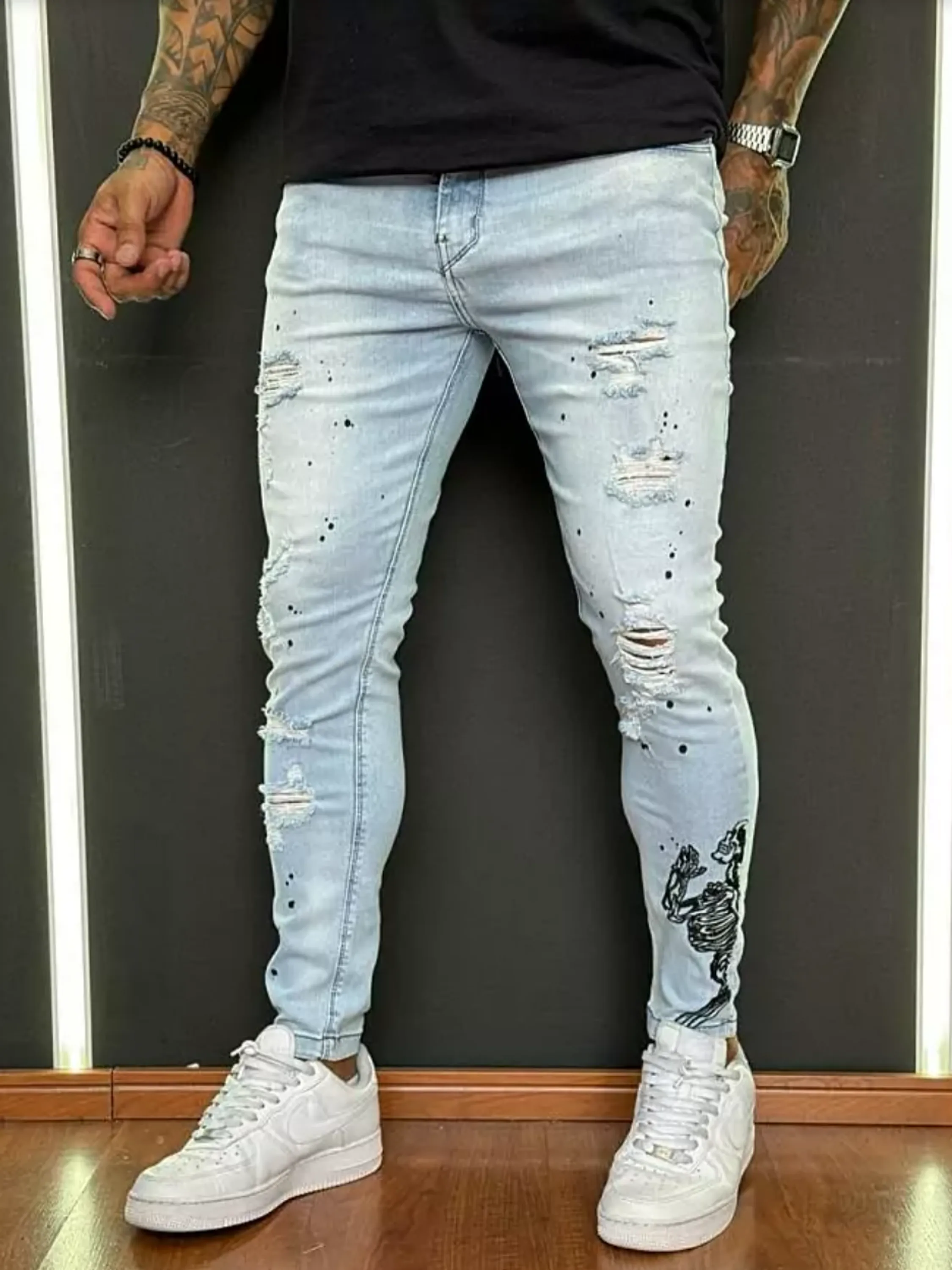 
Descubra o estilo e a qualidade incomparáveis das peças Jay Jones - A marca definitiva de jeans Jay Jones uma referência no mercado de moda jeans. Peças de alta qualidade e estilo único. Na Jay Jones utilizamos apenas os melhores materiais na fabricação de suas peças. Durabilidade e resistência dos jeans da Jay Jones, que são projetados