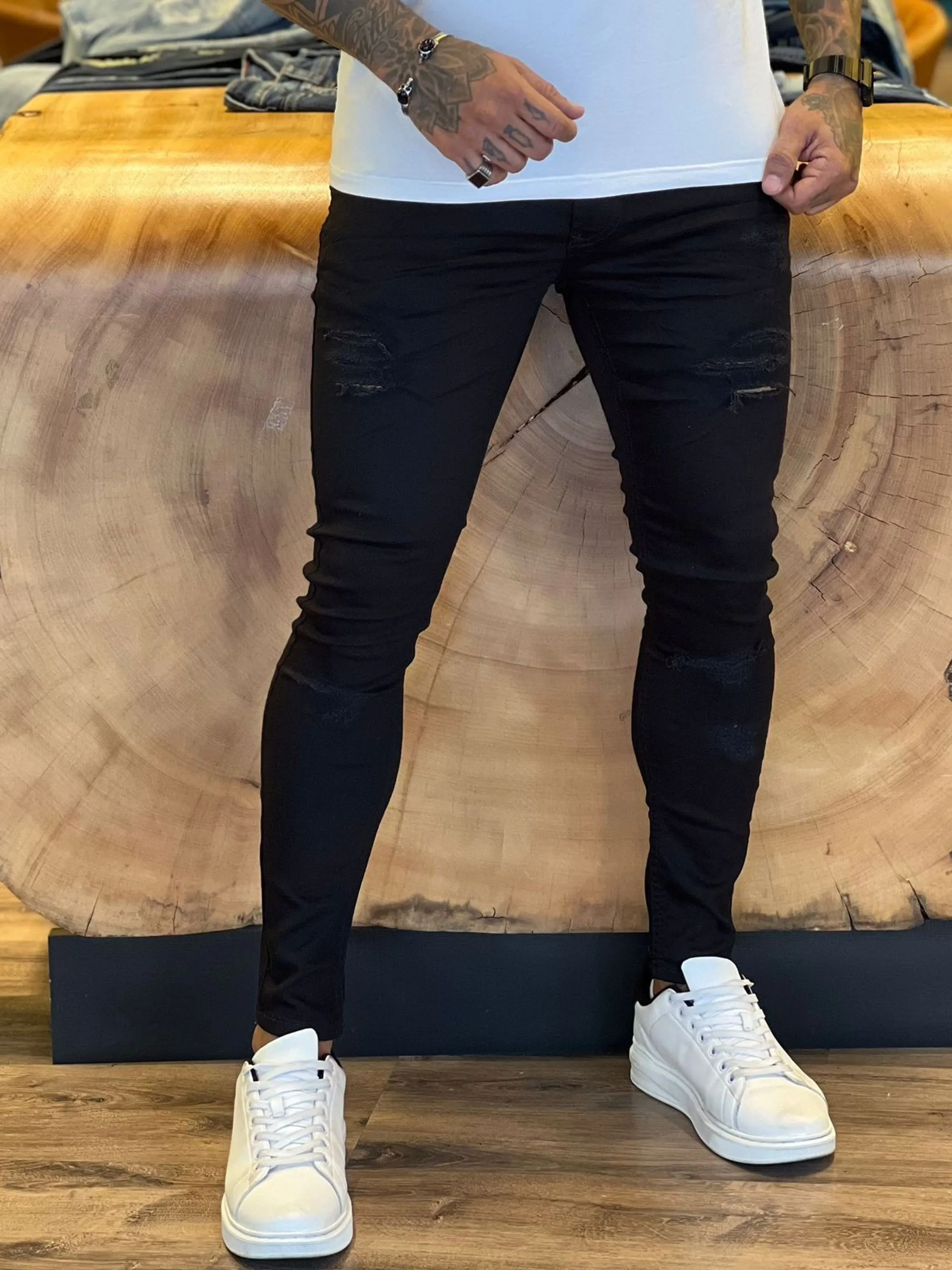 Calça de sarja preta destroyers,CityDenim diferenciada,destroyer alguns detalhes na peça, modelagem super skinny disponível ,  ,Jeans Premium de alta qualidade,nos tamanhos do 38 ao 48