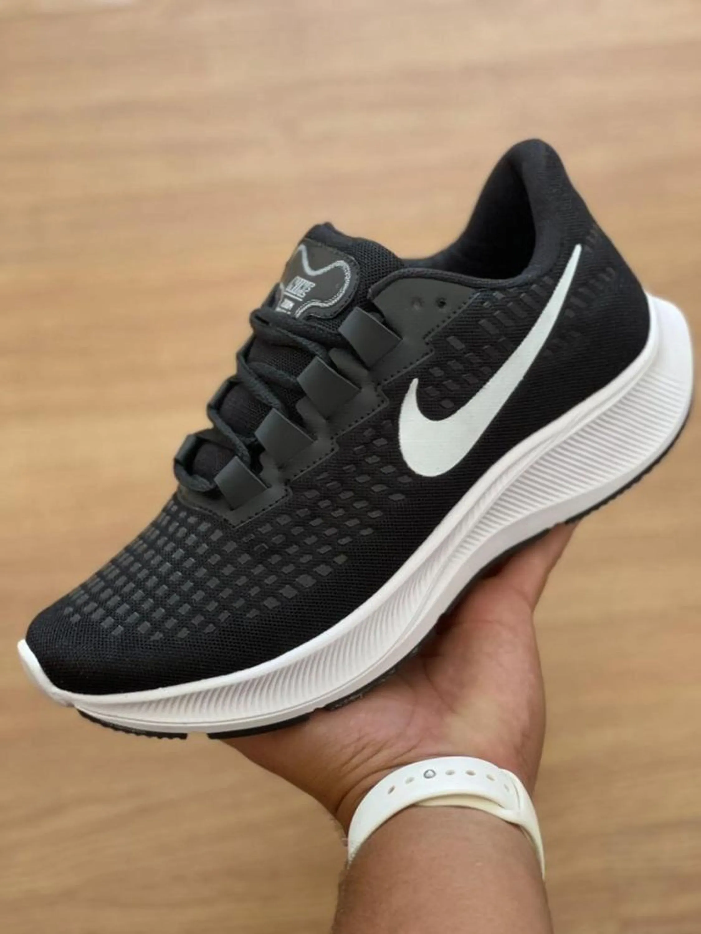Tênis esportivo NIKE PEGUS