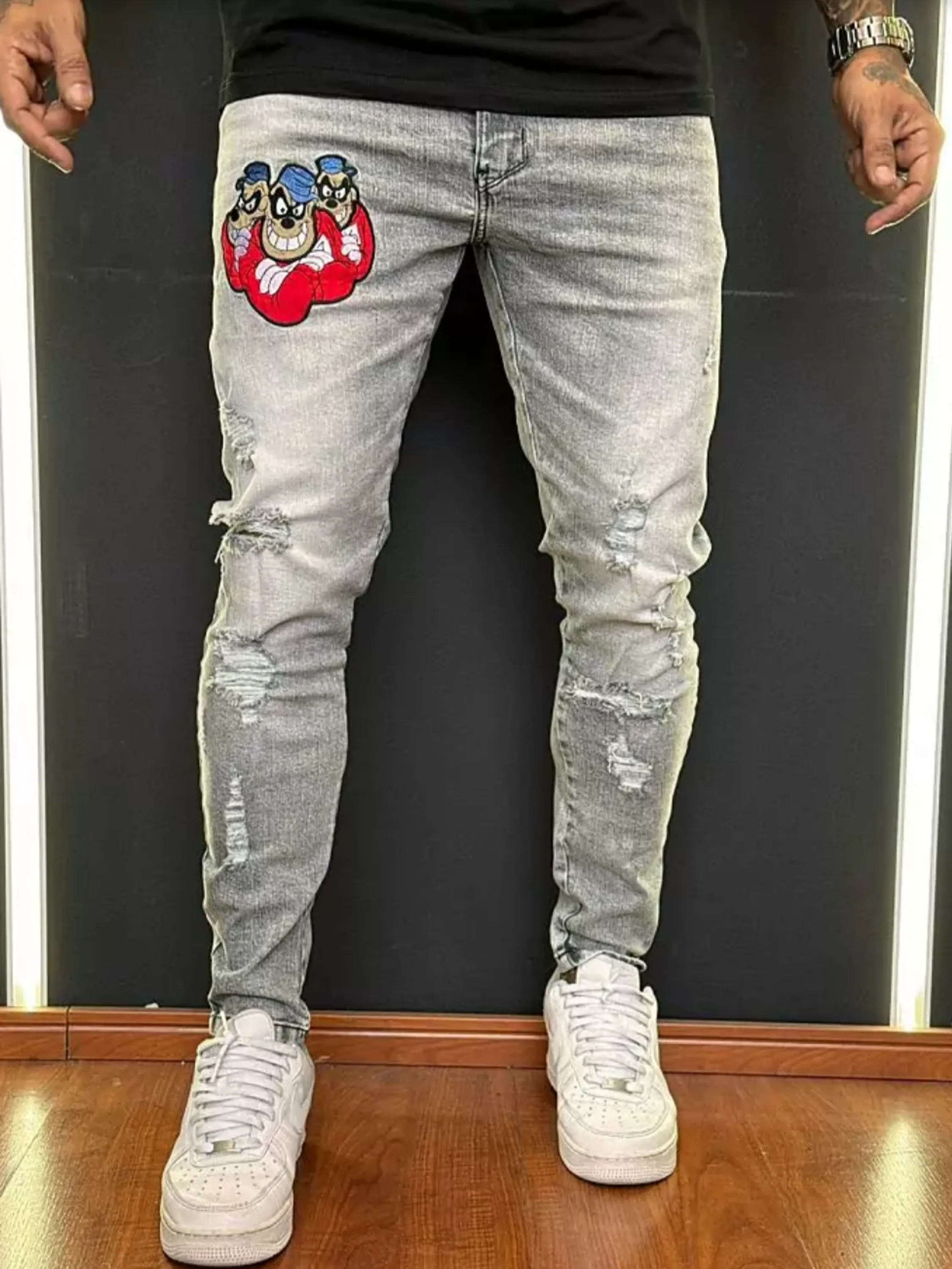 Calça jeans masculina,  estilo e a qualidade incomparáveis das peças Jay Jones - A marca definitiva de jeans Jay Jones uma referência no mercado de moda jeans. Peças de alta qualidade e estilo único. Na Jay Jones utilizamos apenas os melhores materiais na fabricação de suas peças. Durabilidade e resistência dos jeans da Jay Jones, que são projetados...