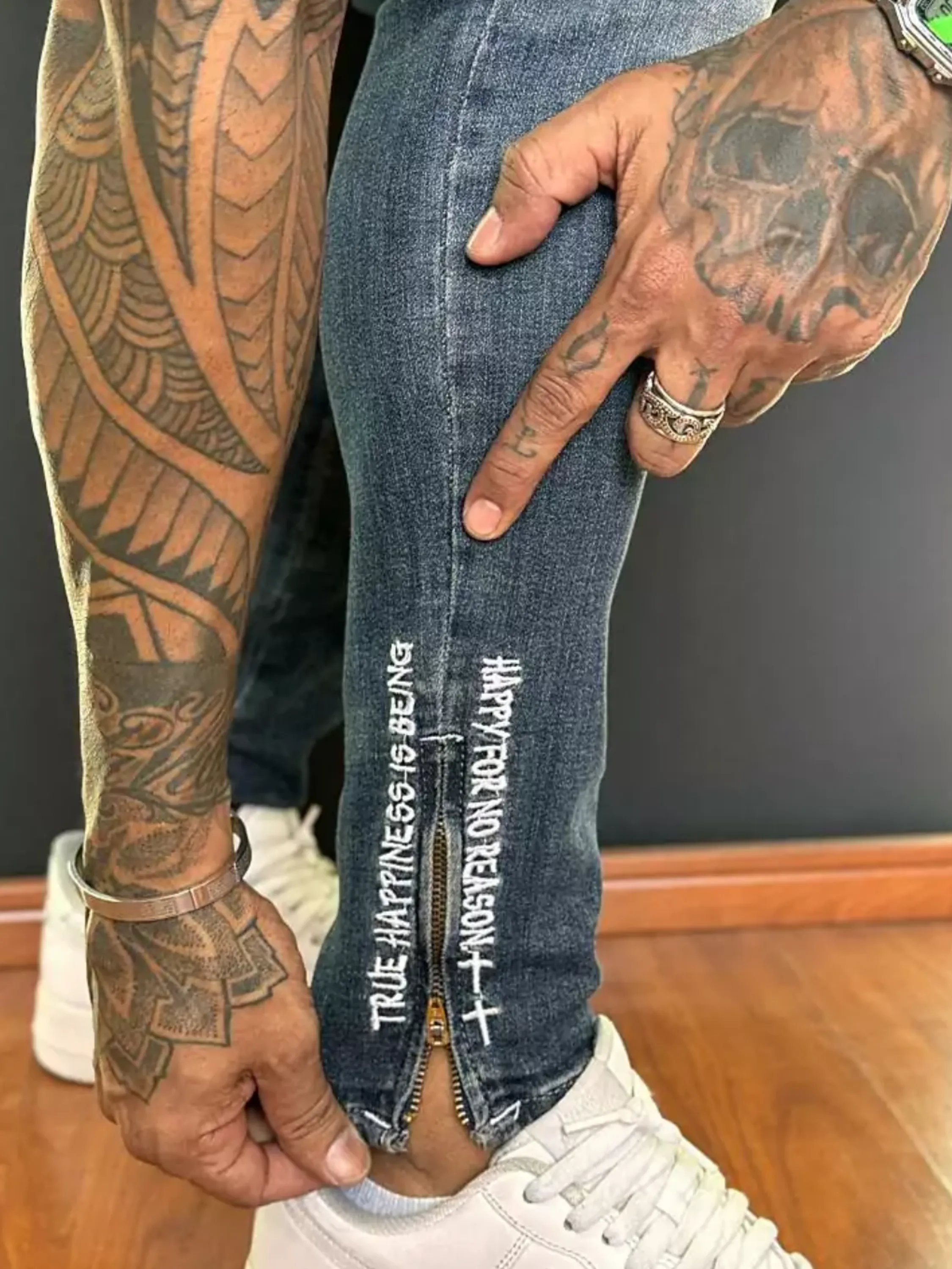 Calça jeans masculina,  estilo e a qualidade incomparáveis das peças Jay Jones - A marca definitiva de jeans Jay Jones uma referência no mercado de moda jeans. Peças de alta qualidade e estilo único. Na Jay Jones utilizamos apenas os melhores materiais na fabricação de suas peças. Durabilidade e resistência dos jeans .