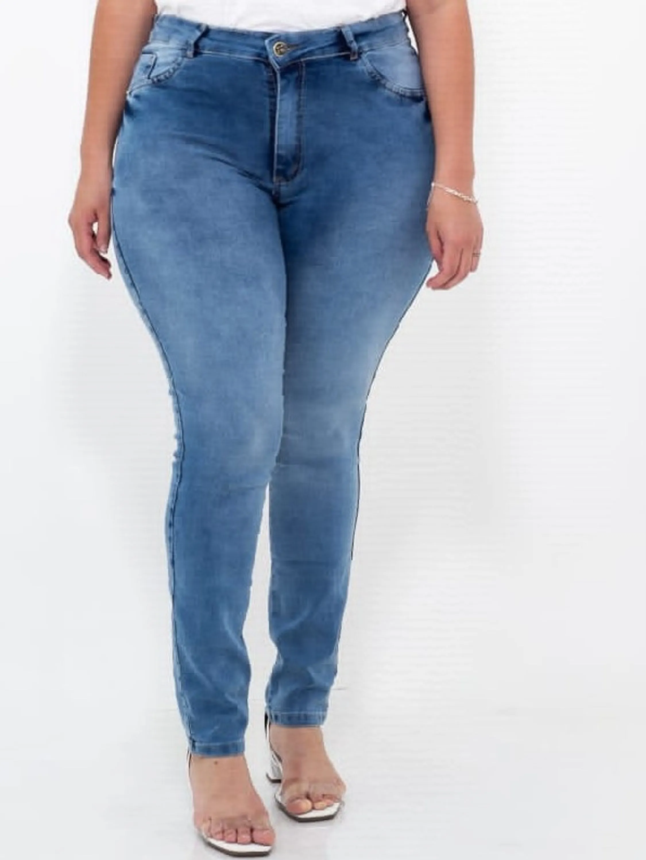 Calça Jeans plus size feminina do tamanho 46 ao 54 no atacado, com elastano , Jeans Premium feita com a melhor qualidade do Brasil, separe um espaço na sua loja para colocar a nossas peças, composição algodão 78.50  %elastano 1.50 % poliéster 20%