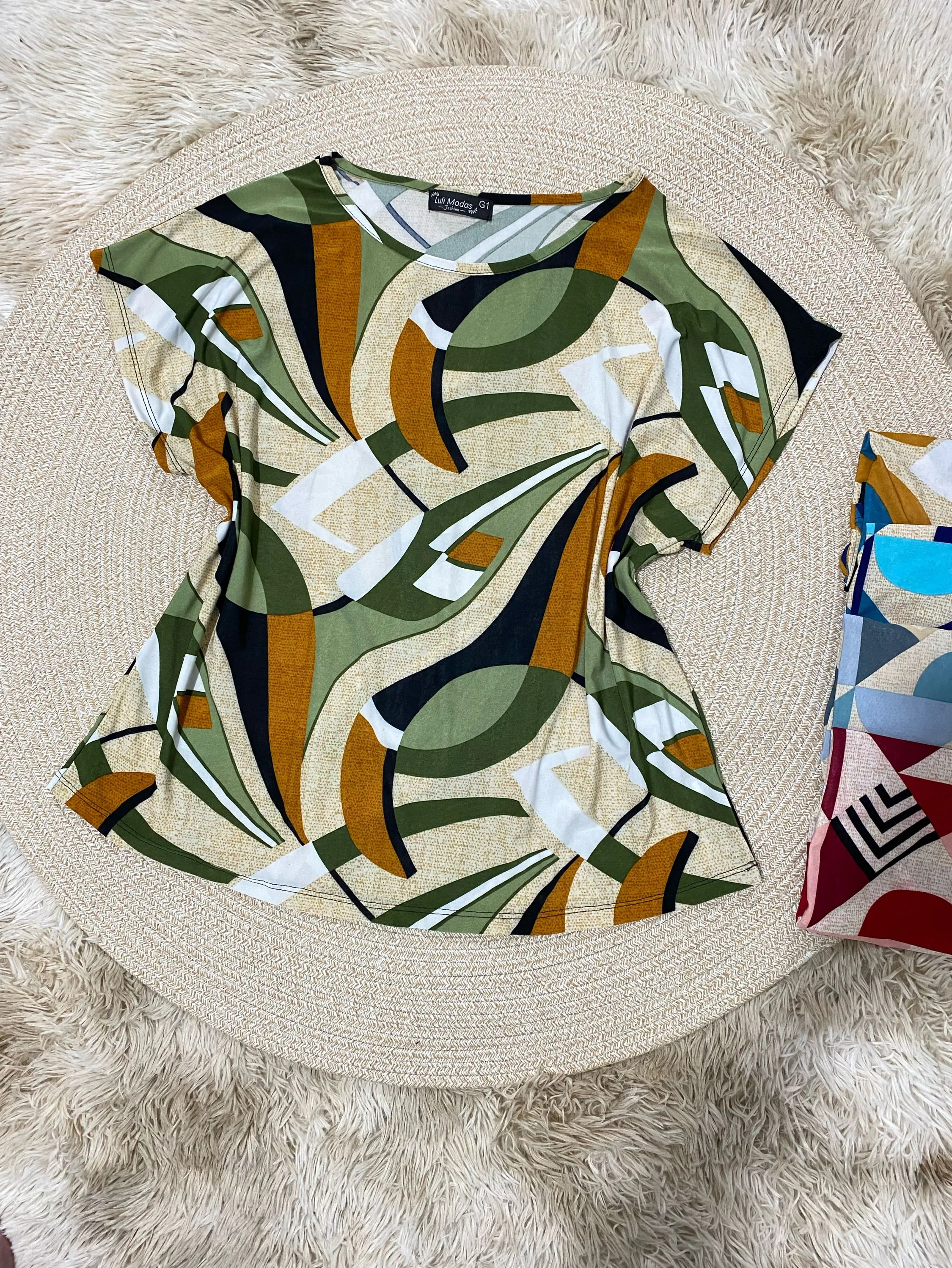 Blusa estampada de tecido liganete tamanho grande