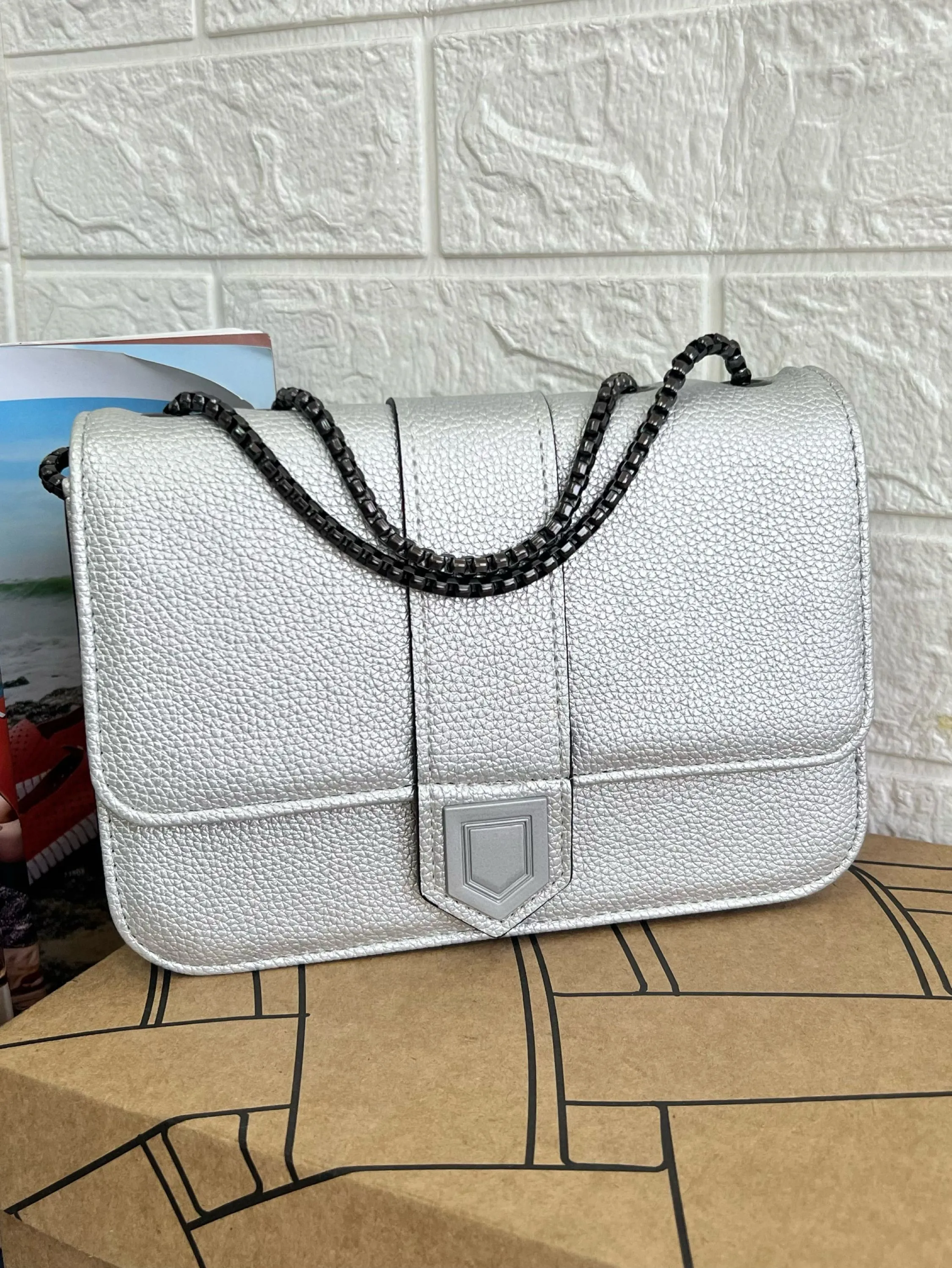 Bolsa pequena cabe celular HY032