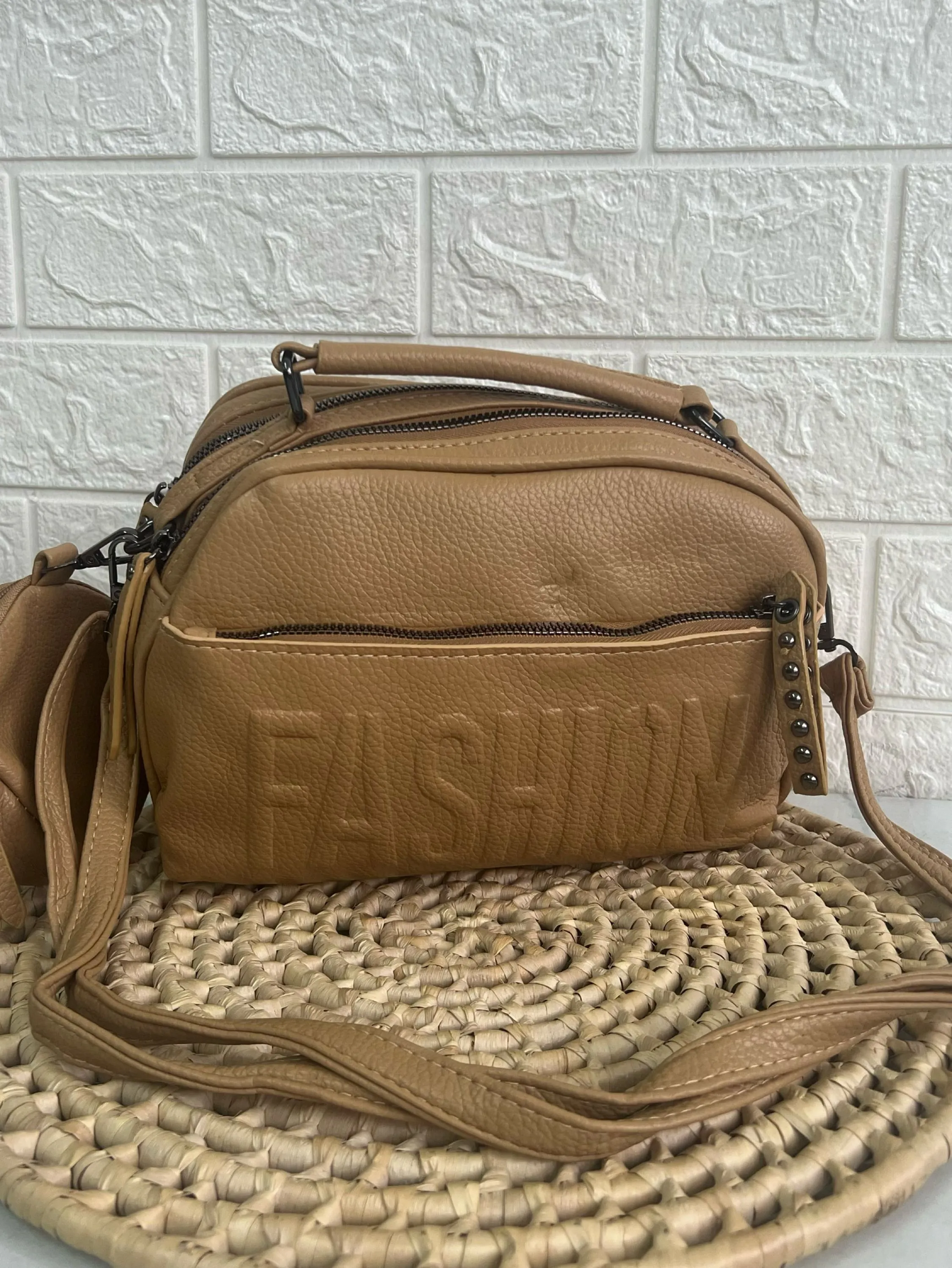 Bolsa feminina média alça de mão e de ombro