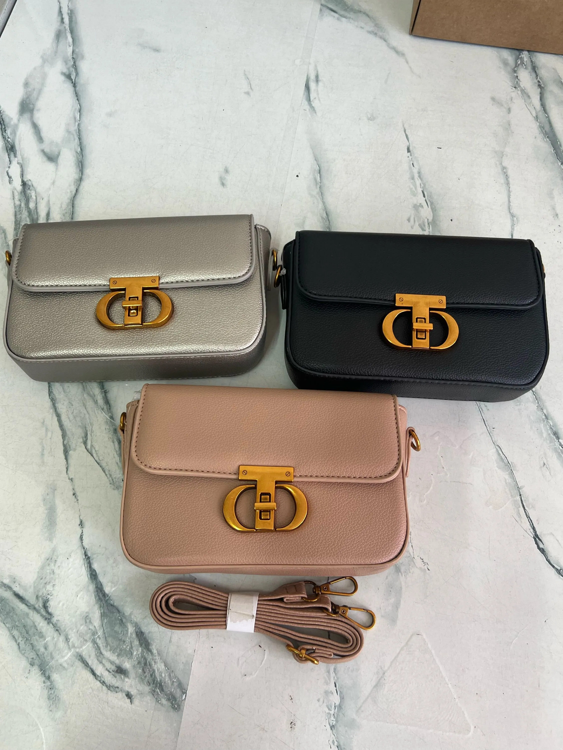 Bolsa pequena cabe celular LK2741