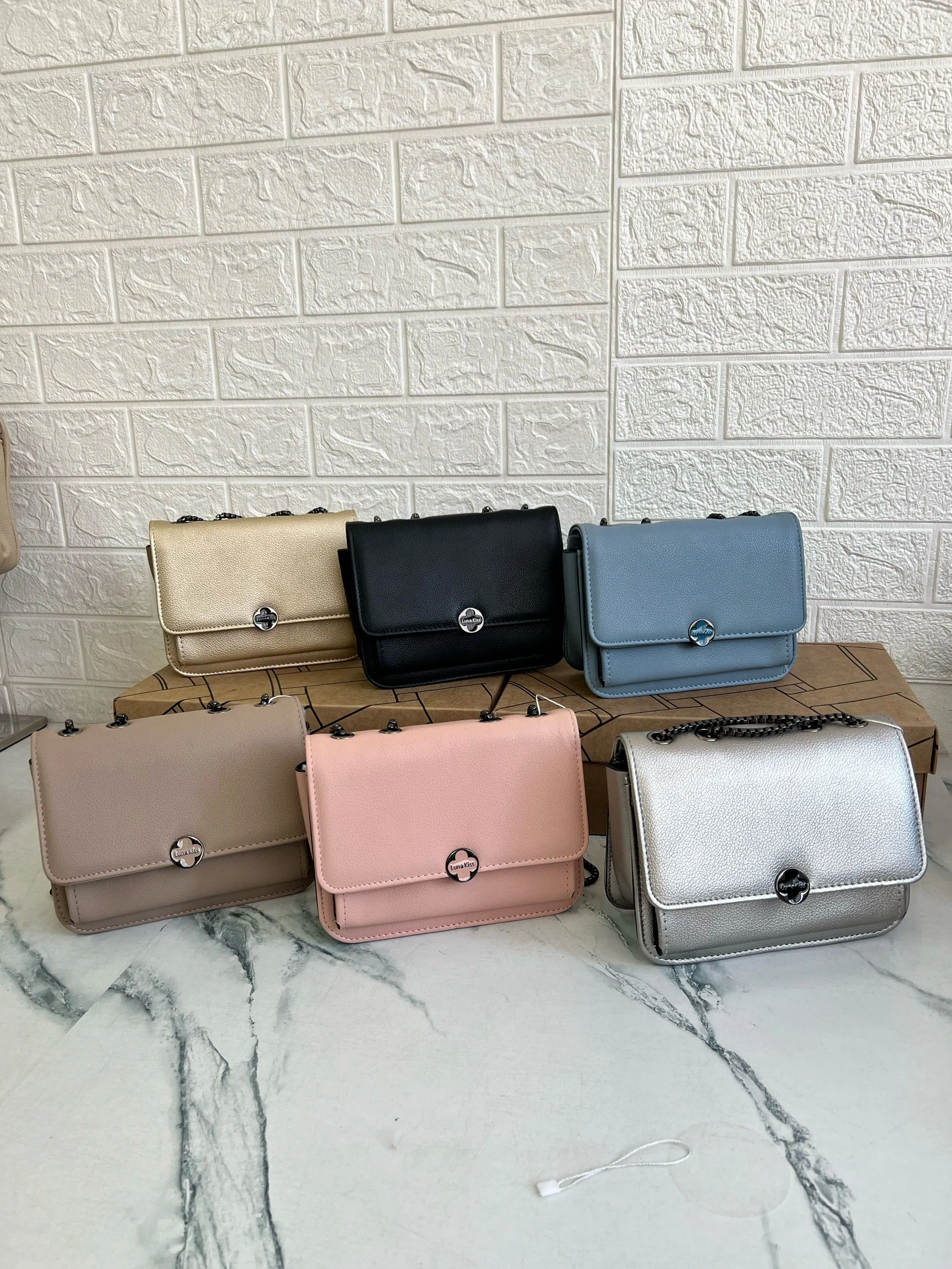 Bolsa Com Alça De Corrente Feminina LK2667