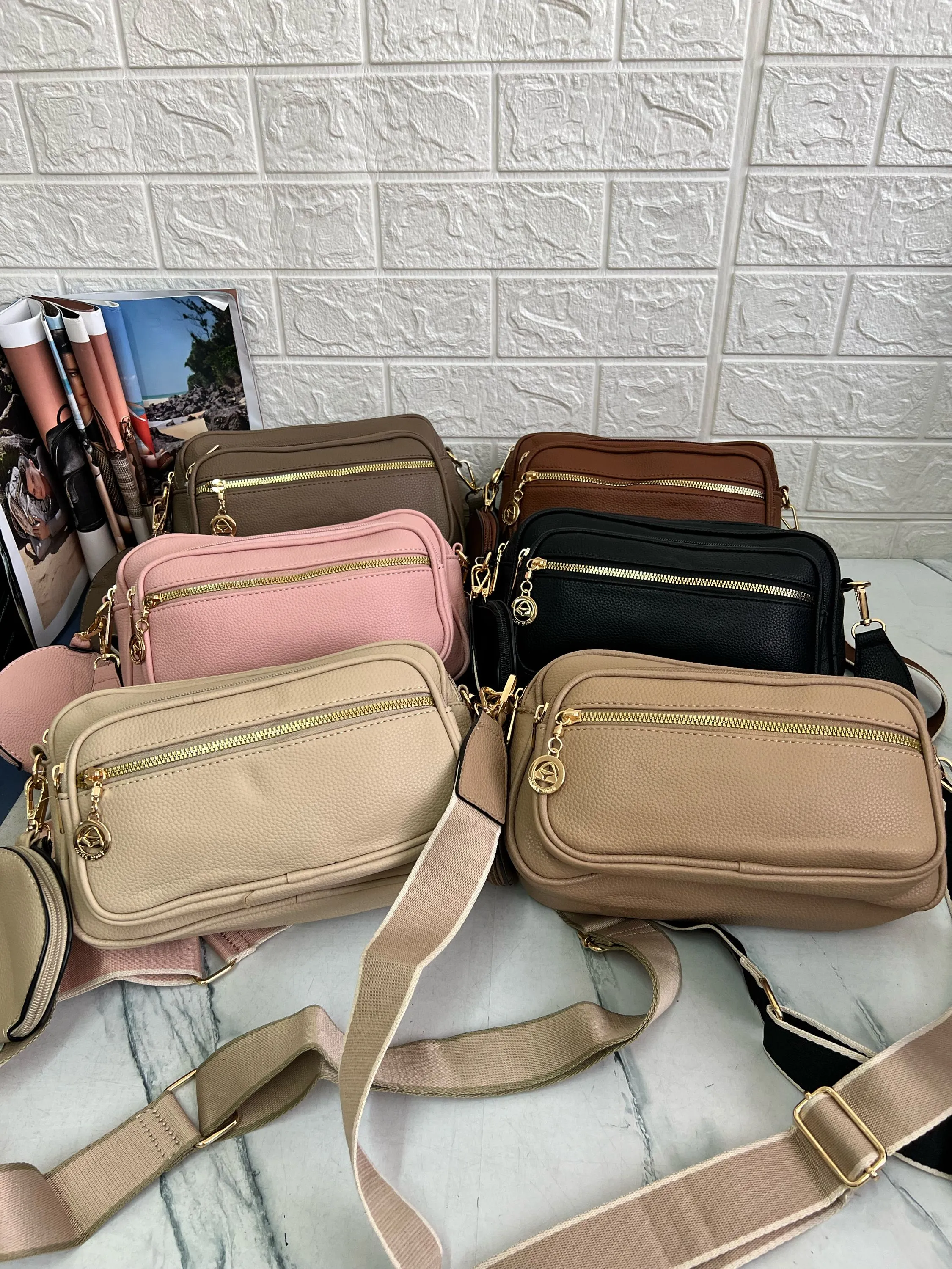 Bolsa família média transversal com alça DH-2010