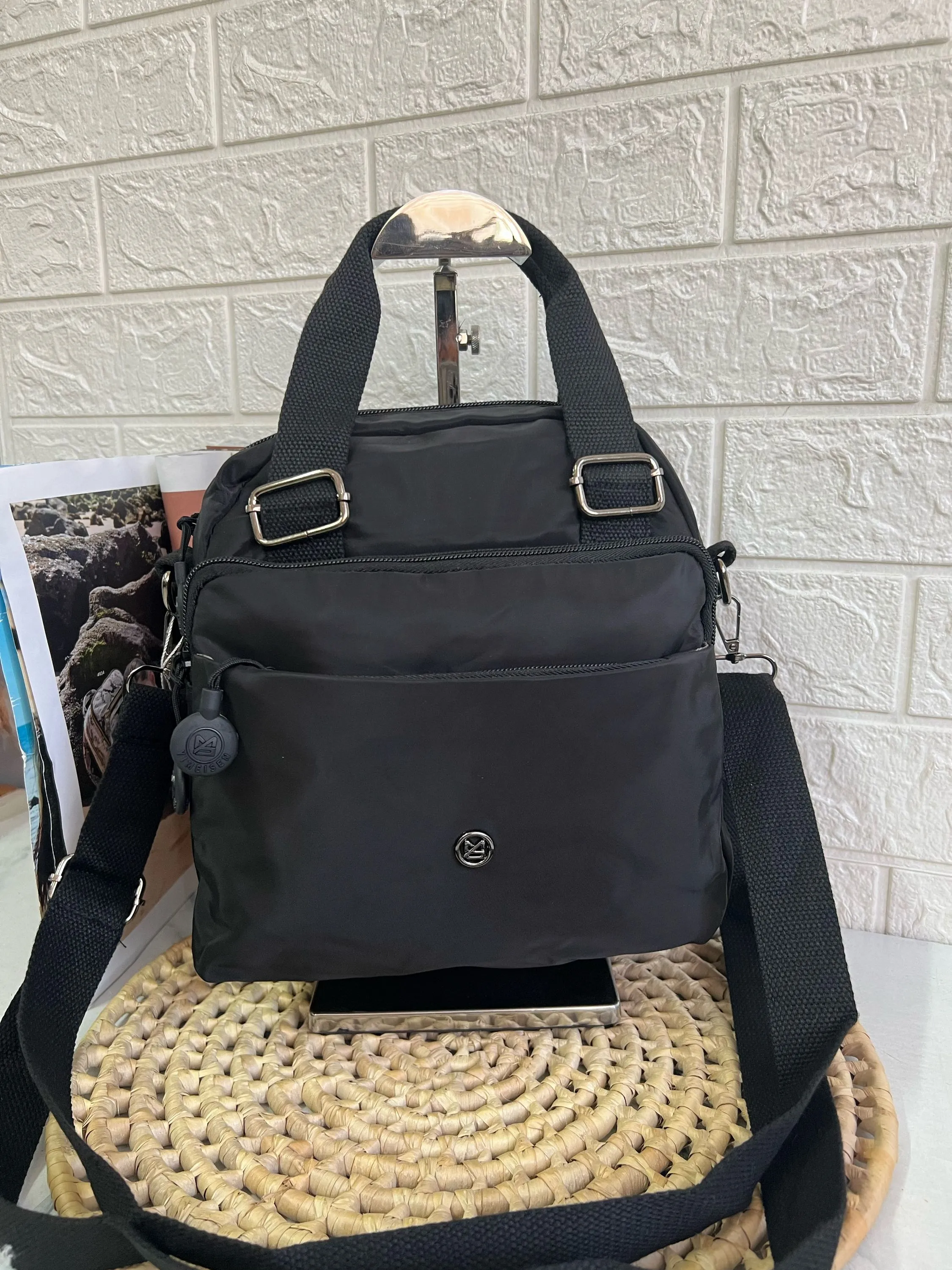 Bolsa feminina transversal vira mochila9010