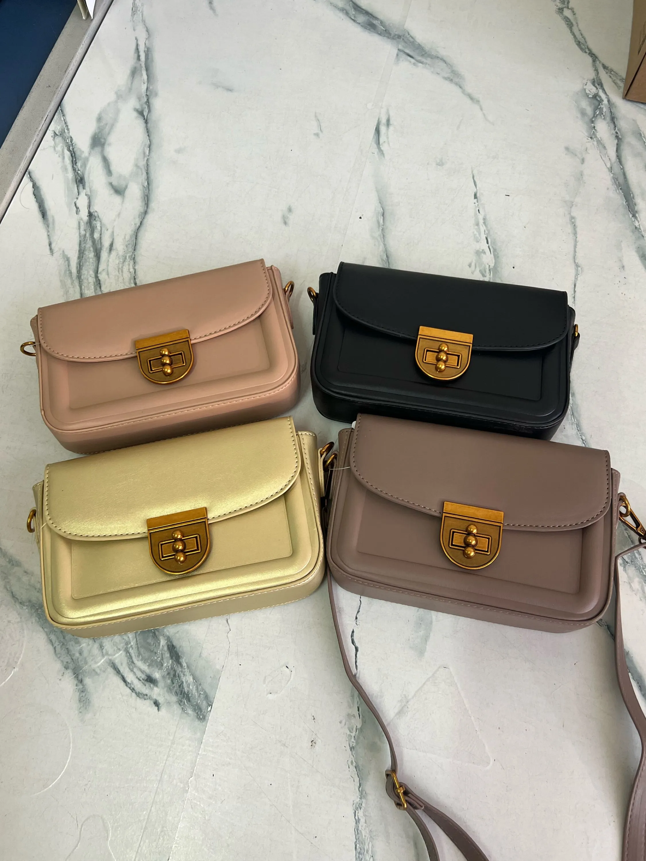 Bolsa pequena cabe celular LK2746