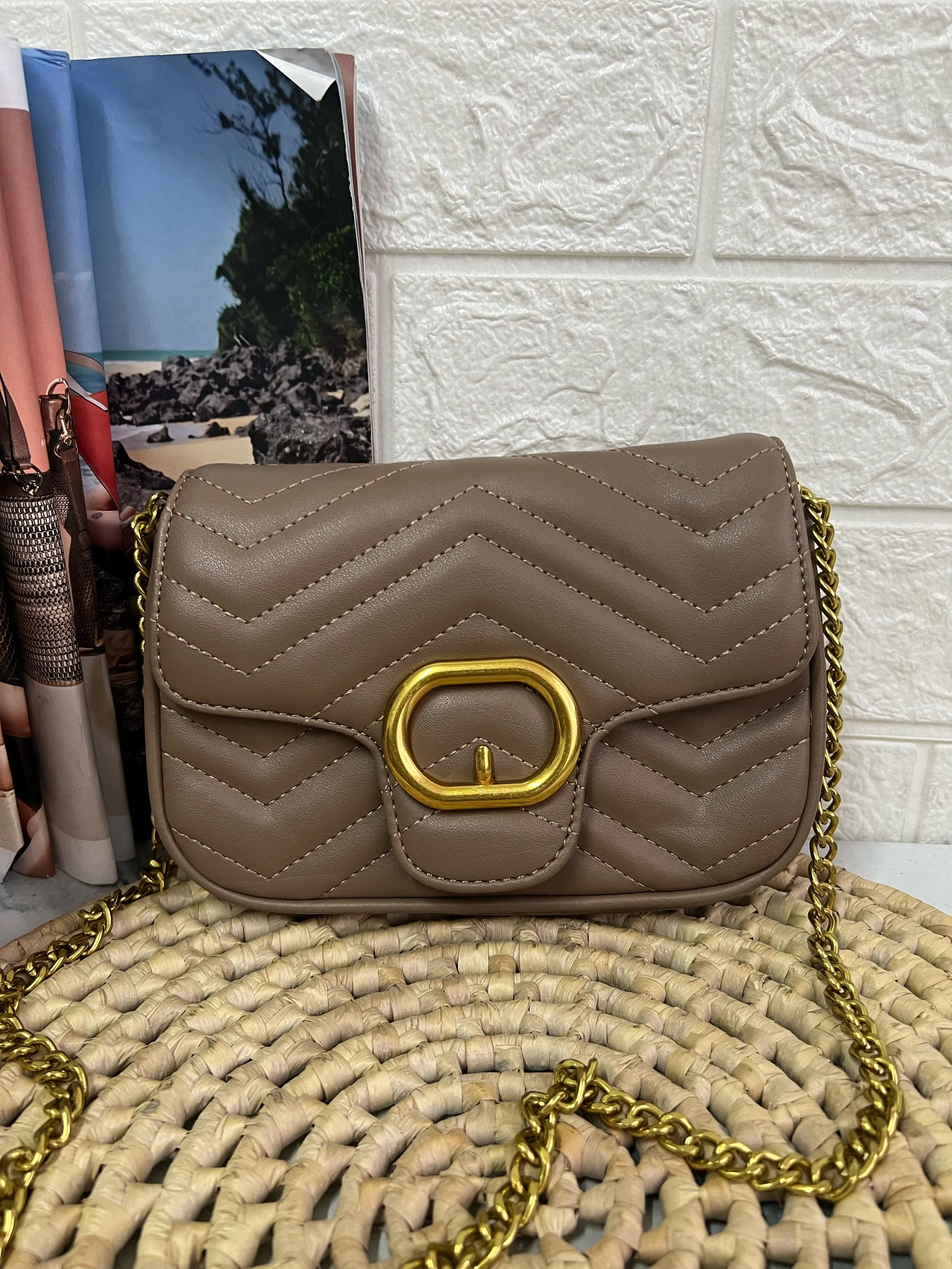Bolsa pequena com alça correte cabe celular LK2740
