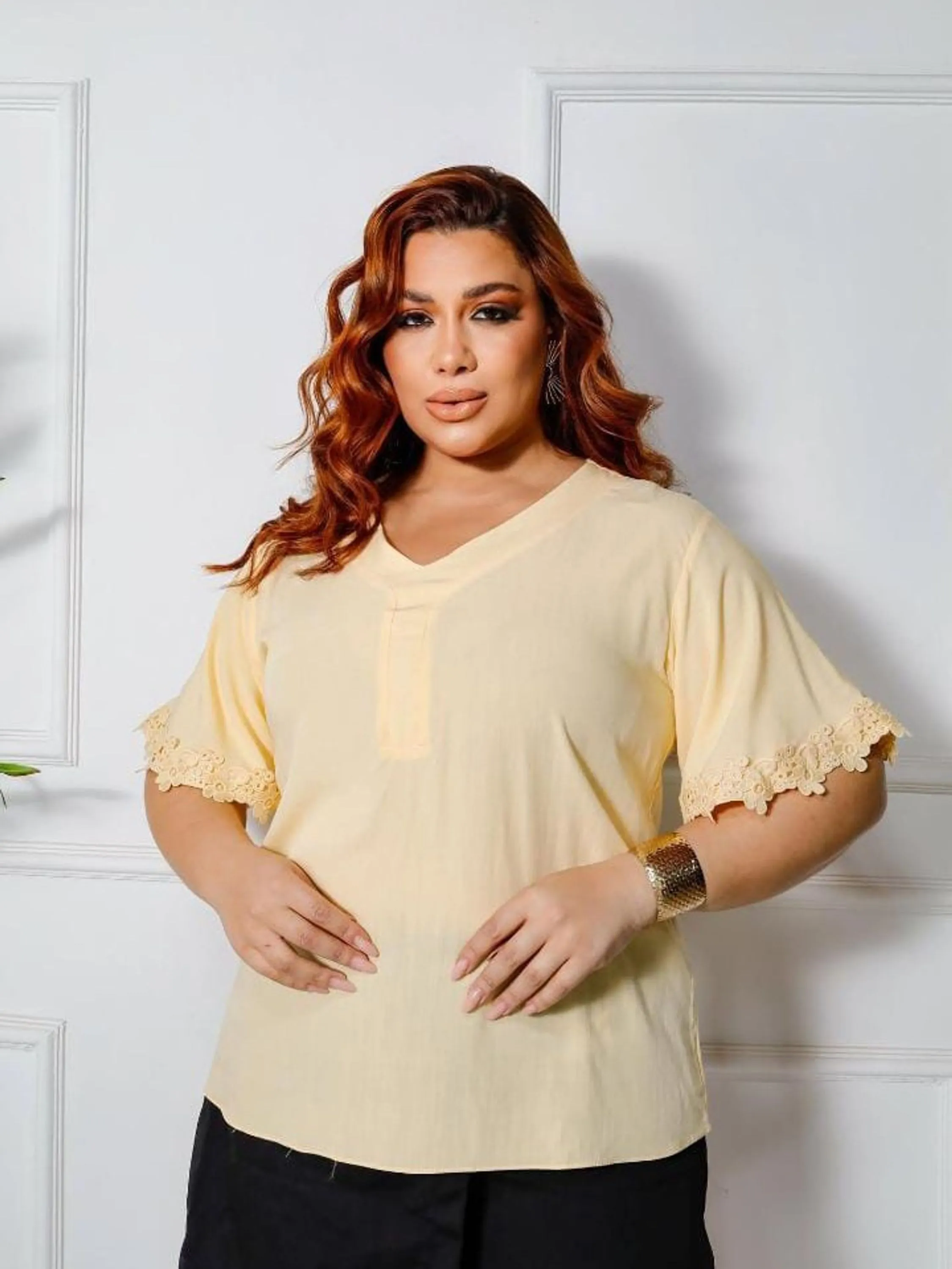 Blusa Feminina Plus Size Manga Curta Bordada ⭐