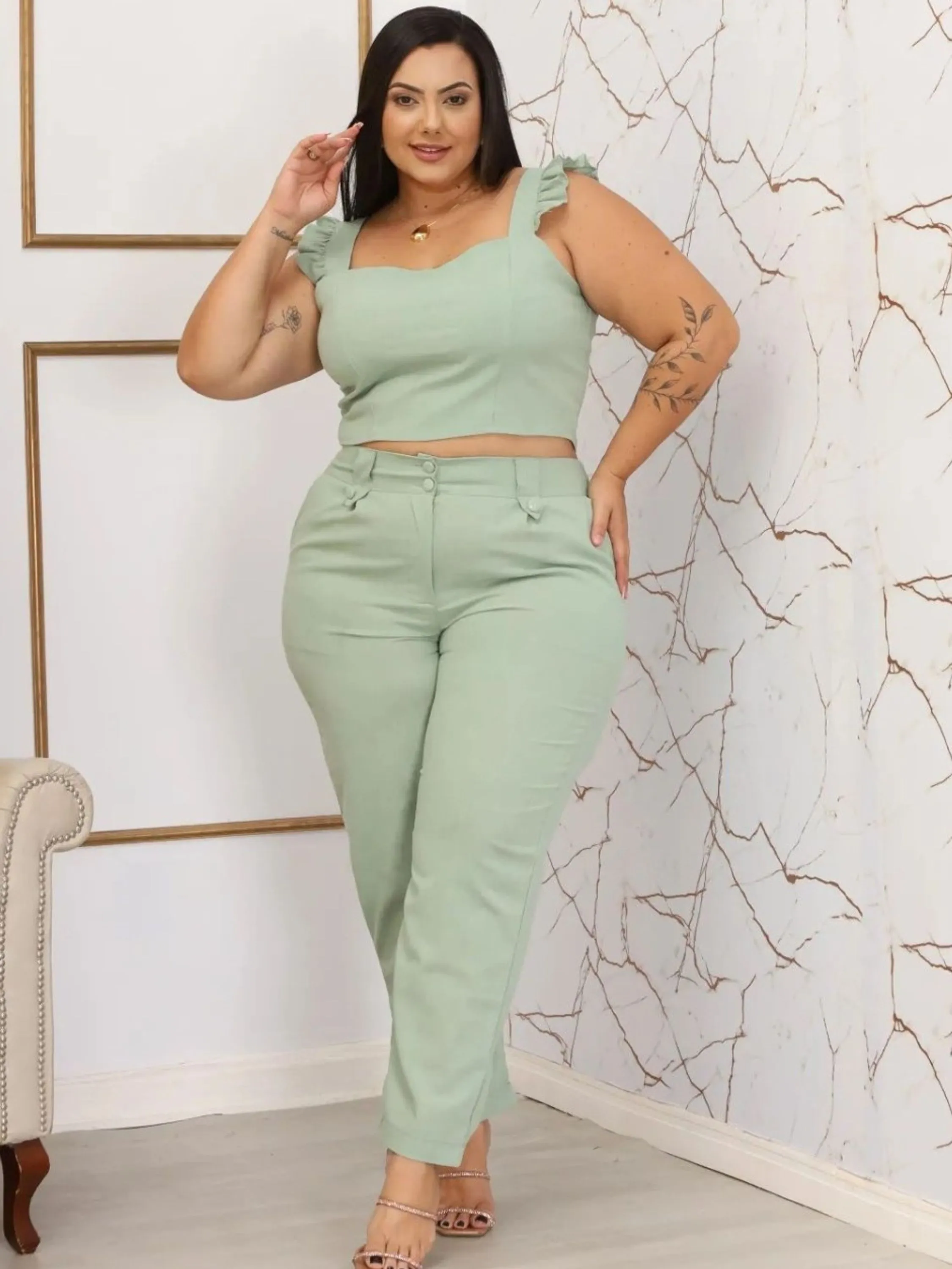 Conjunto Linho Plus Size Cropped Alça Babado e Calça Cintura Alta