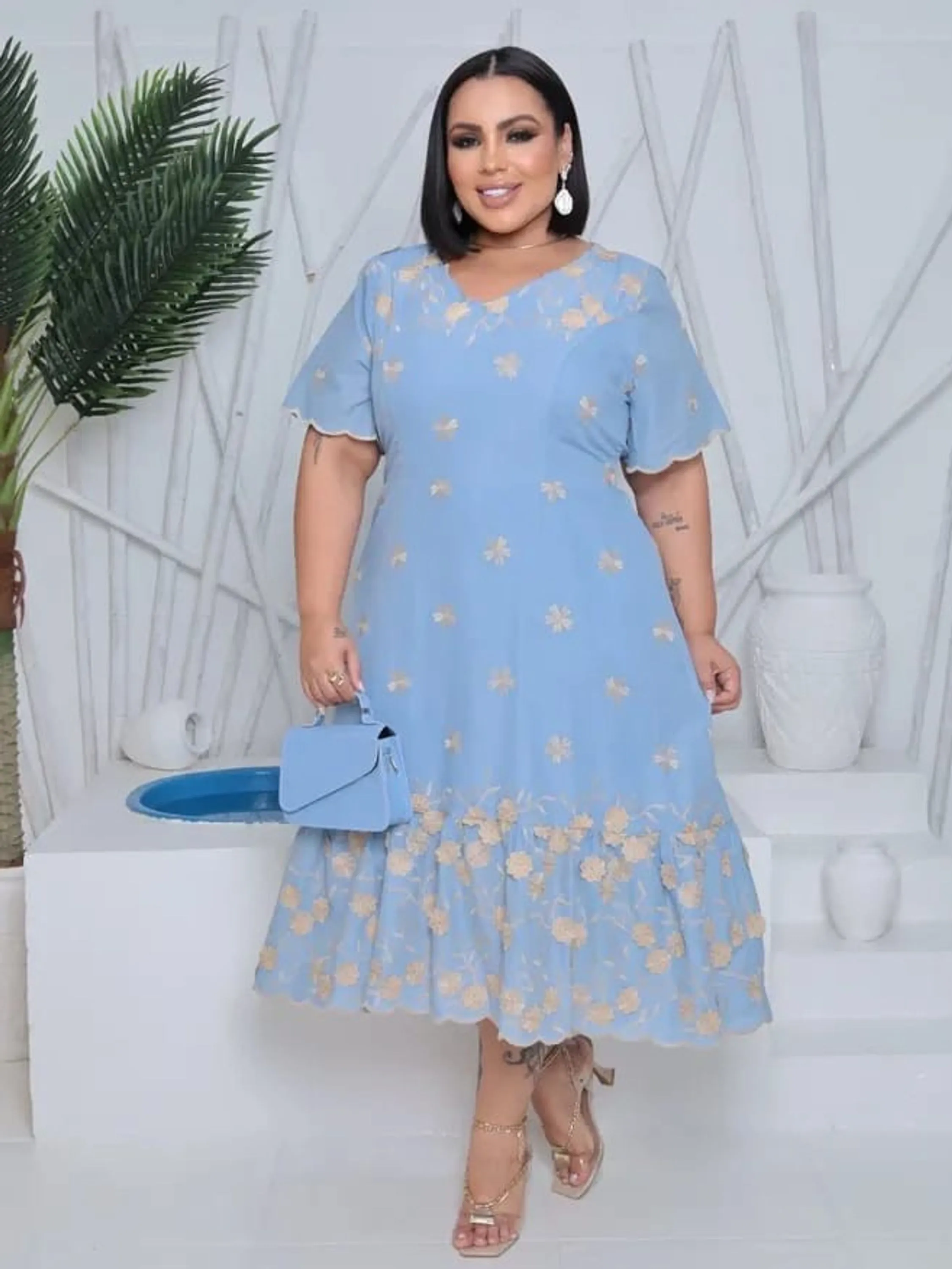 Vestido Midi Plus Size em Laise Bordado ⭐