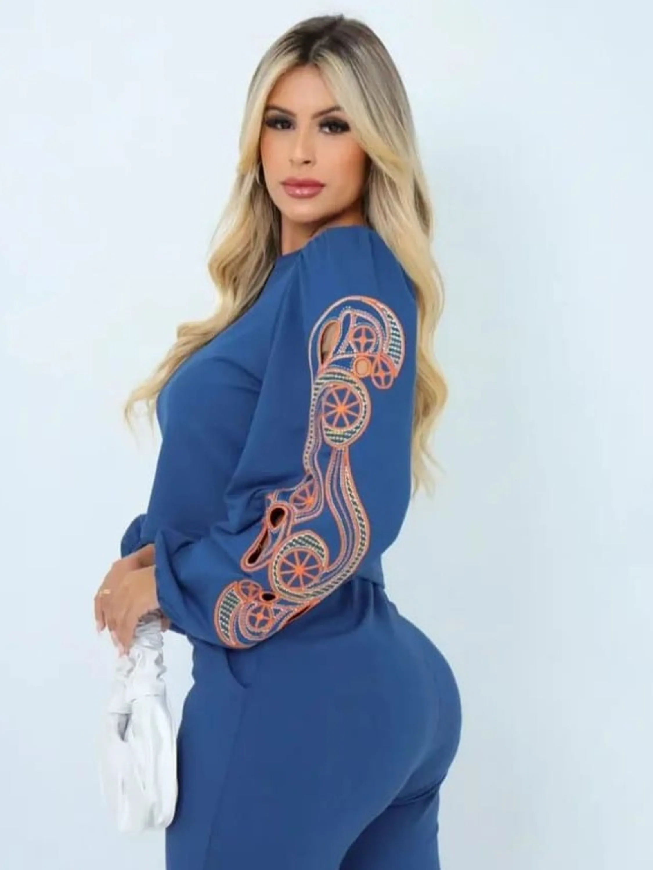 Conjunto Feminino com Bordado na Manga ⭐