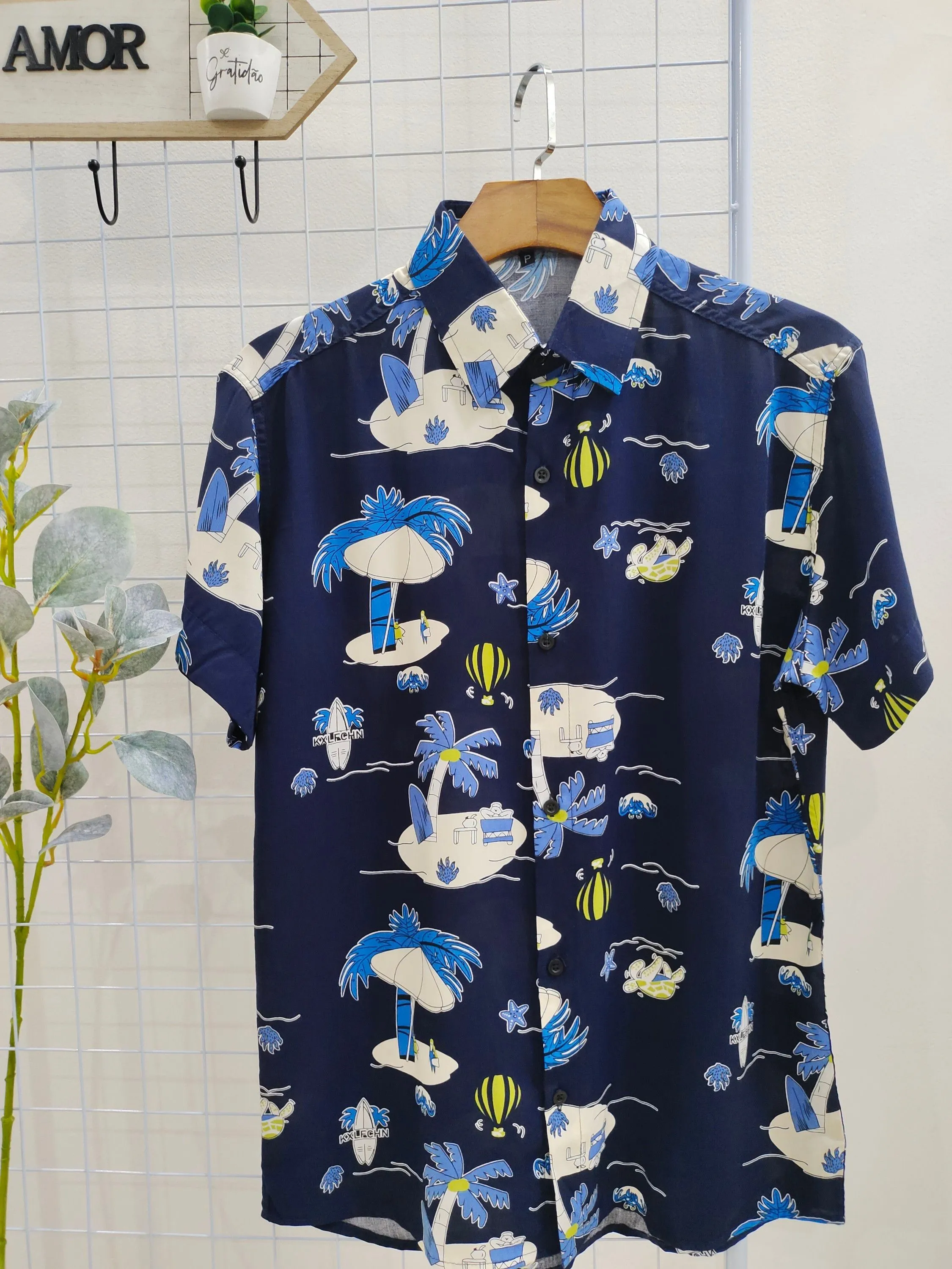 Camisa Floral Havaiana Praia Verão Masculino Manga Curta De Botão Tecido100% Viscose  encolhe um pouquinhoCamisa Floral Havaiana Praia Verão Masculino Manga Curta De Botão Tecido100% Viscose  encolhe um pouquinho