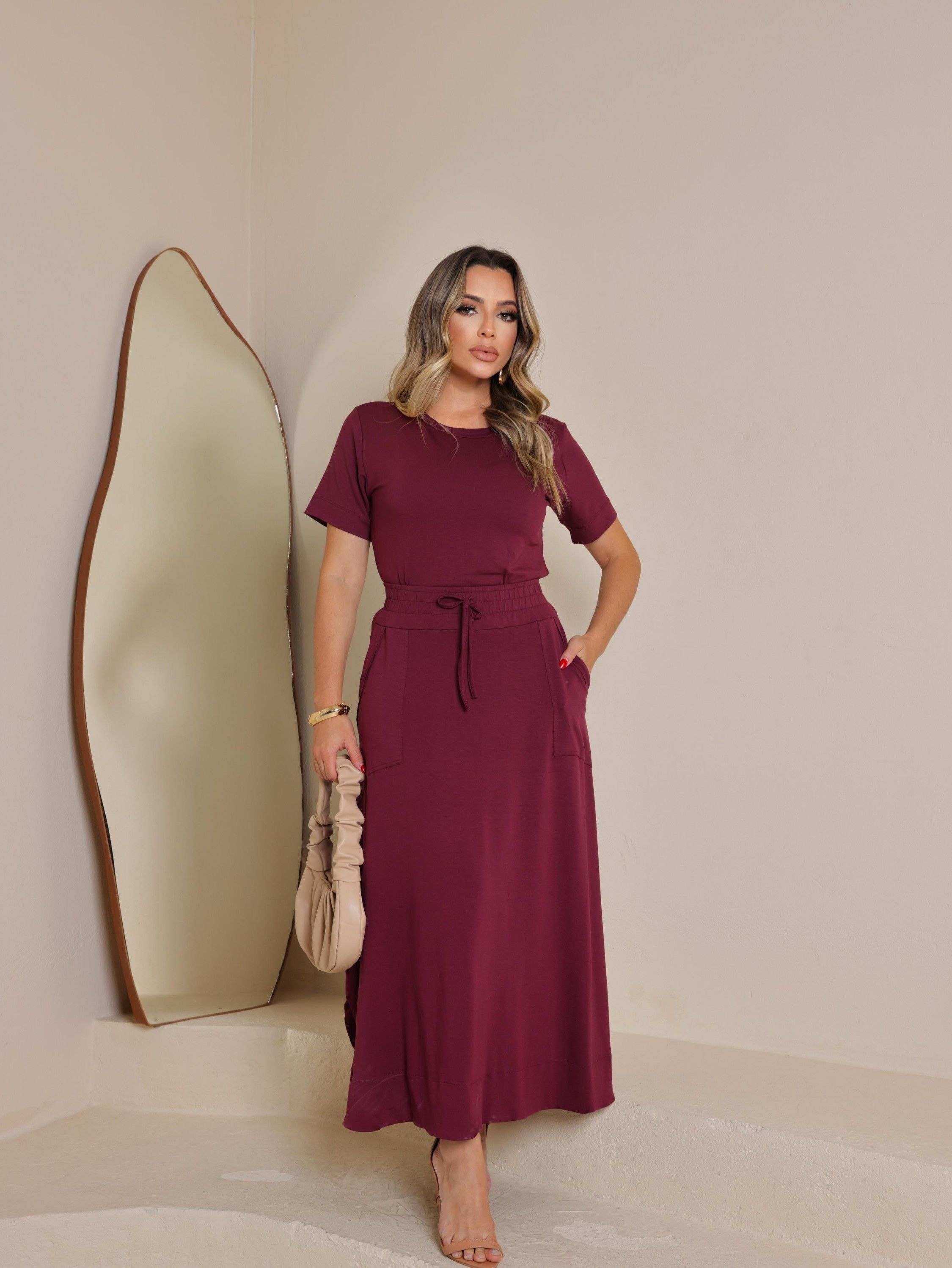 Conjunto de blusa e saia