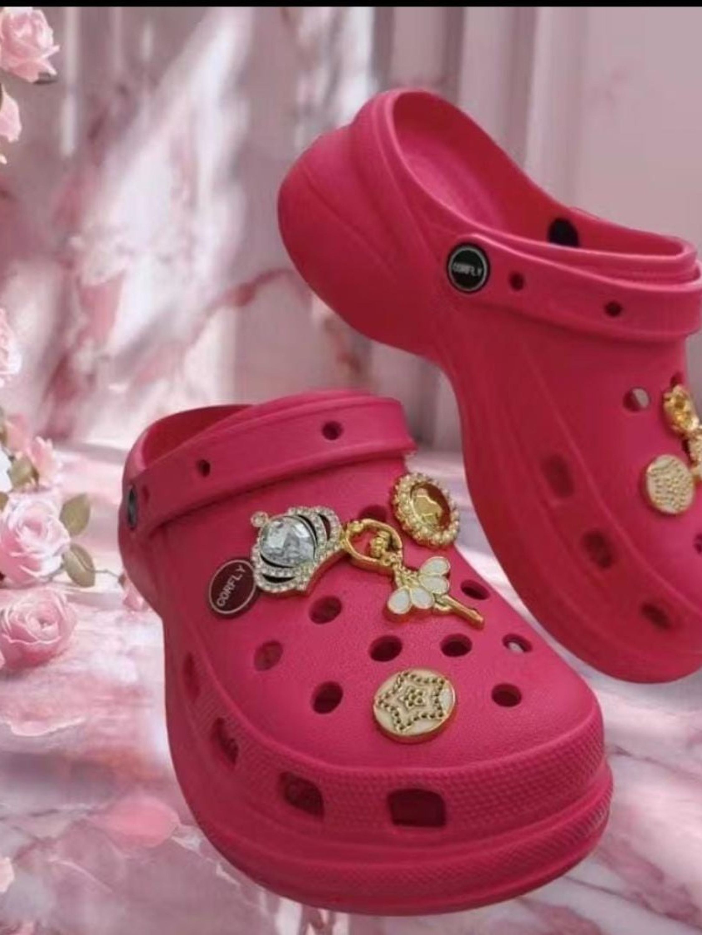 Babucche feminino com acessórios