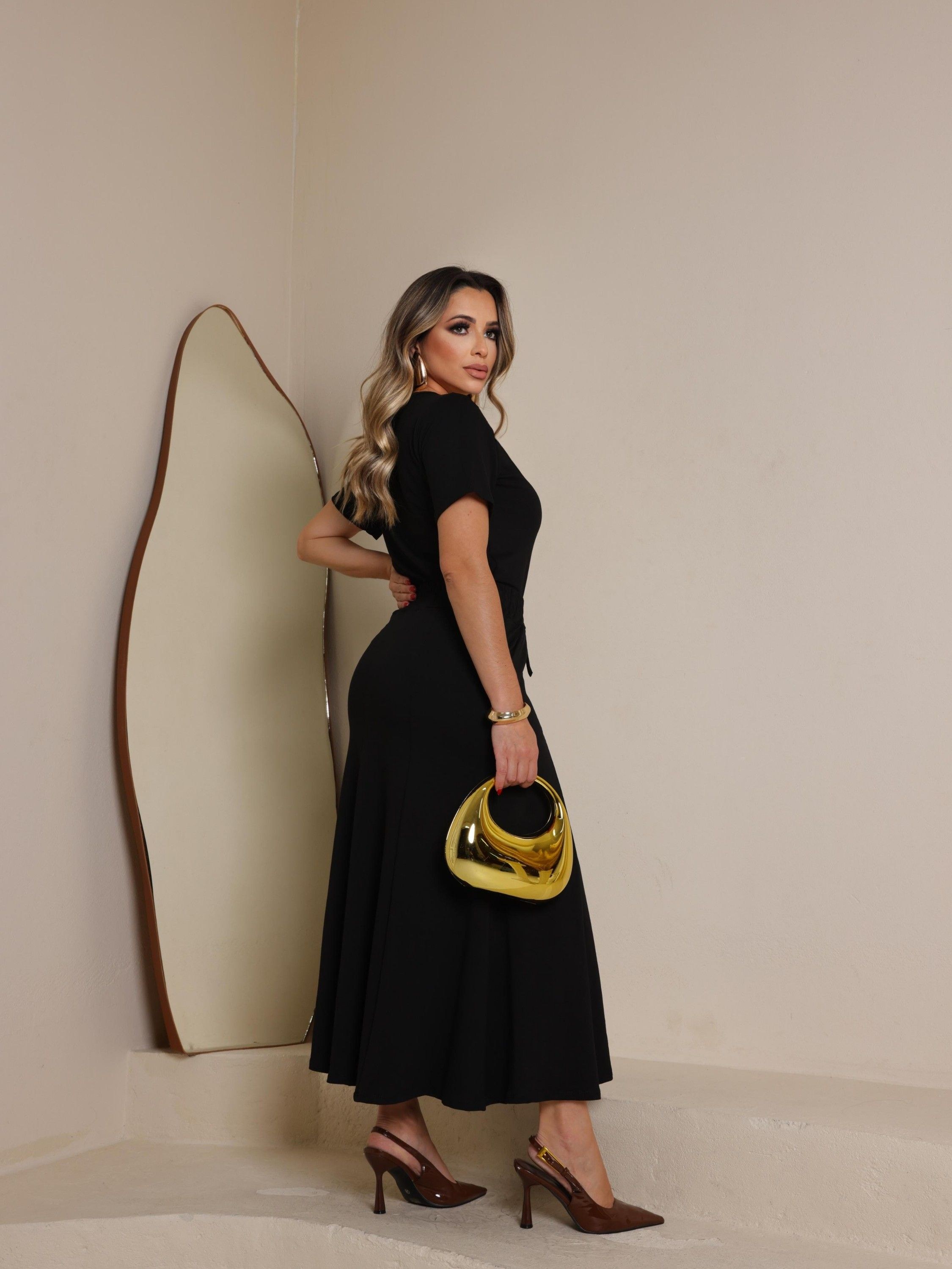 Conjunto de saía Midi e blusa