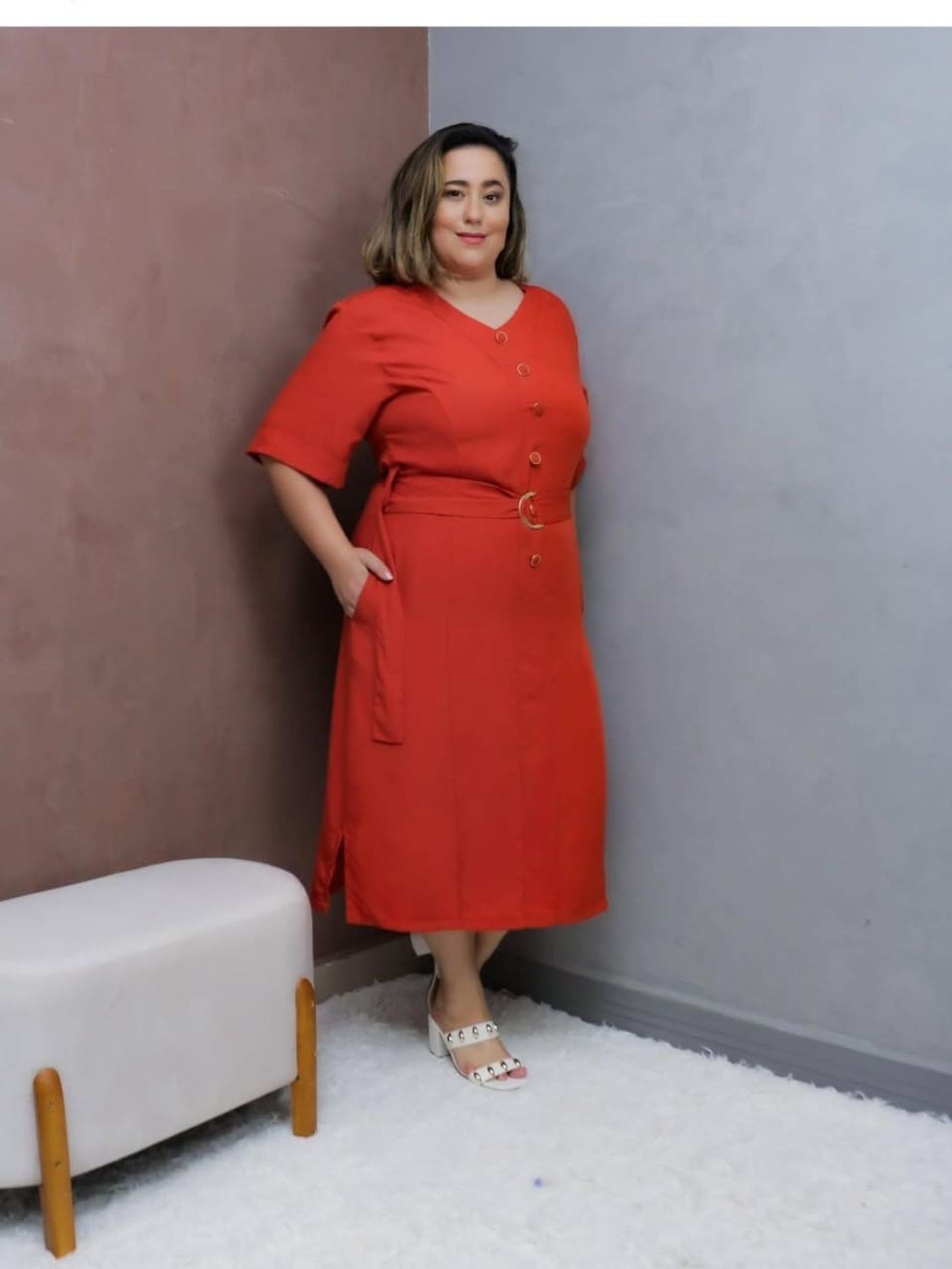 Vestido MIDI plus size com botões