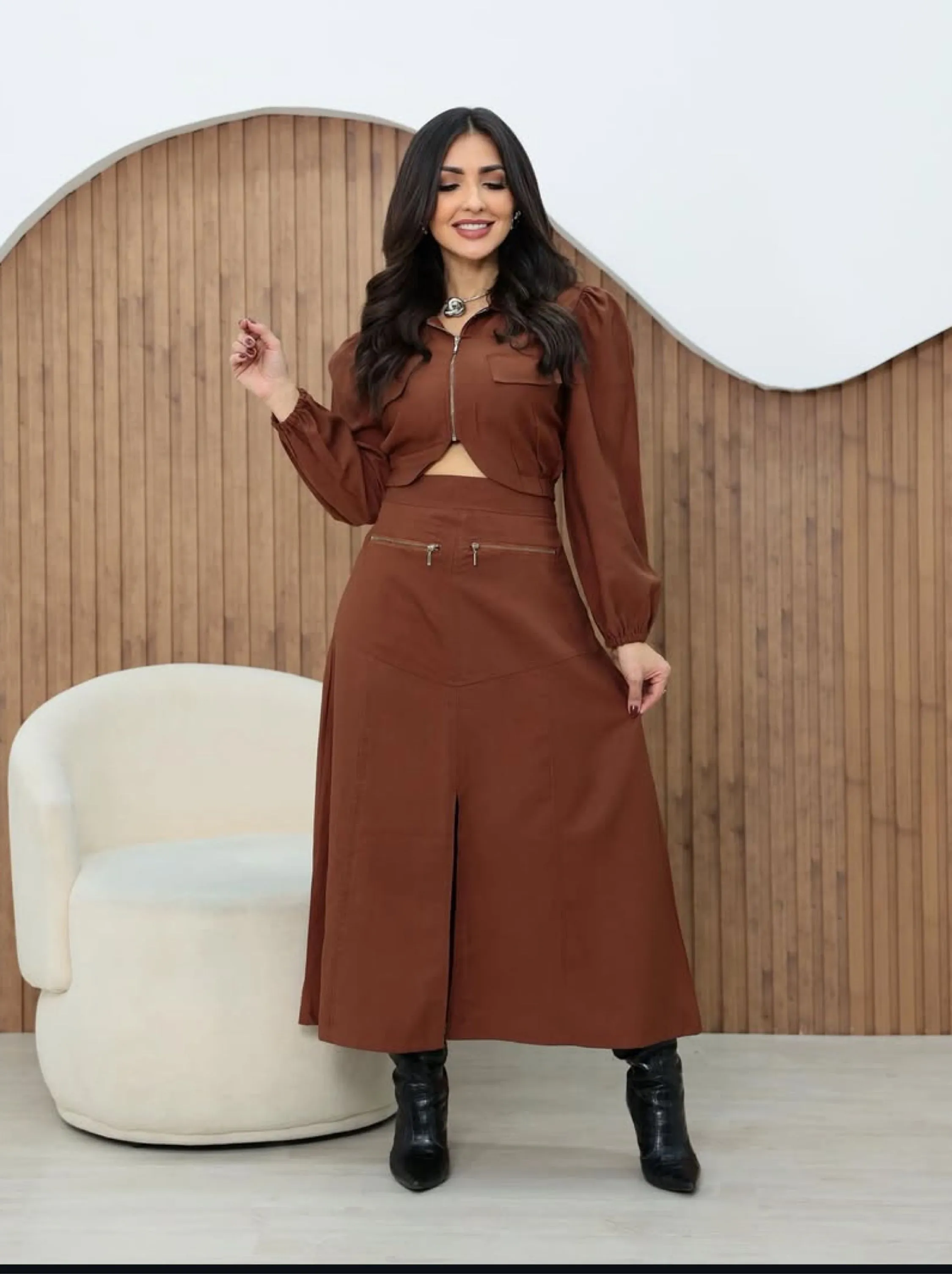 Conjunto saia midi e jaquetinha tecido sensorial
