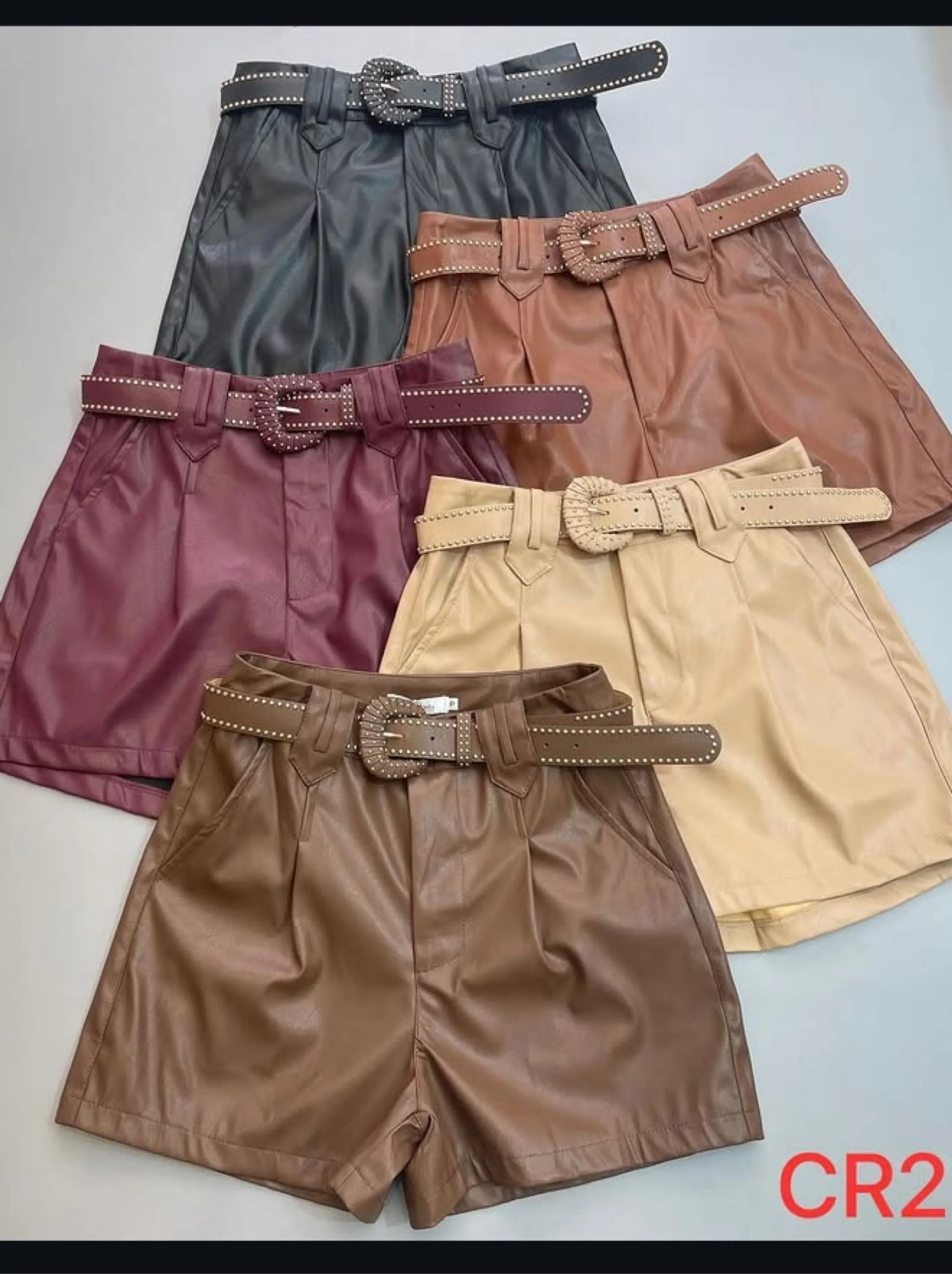 Shorts com cinto tecido courino fake