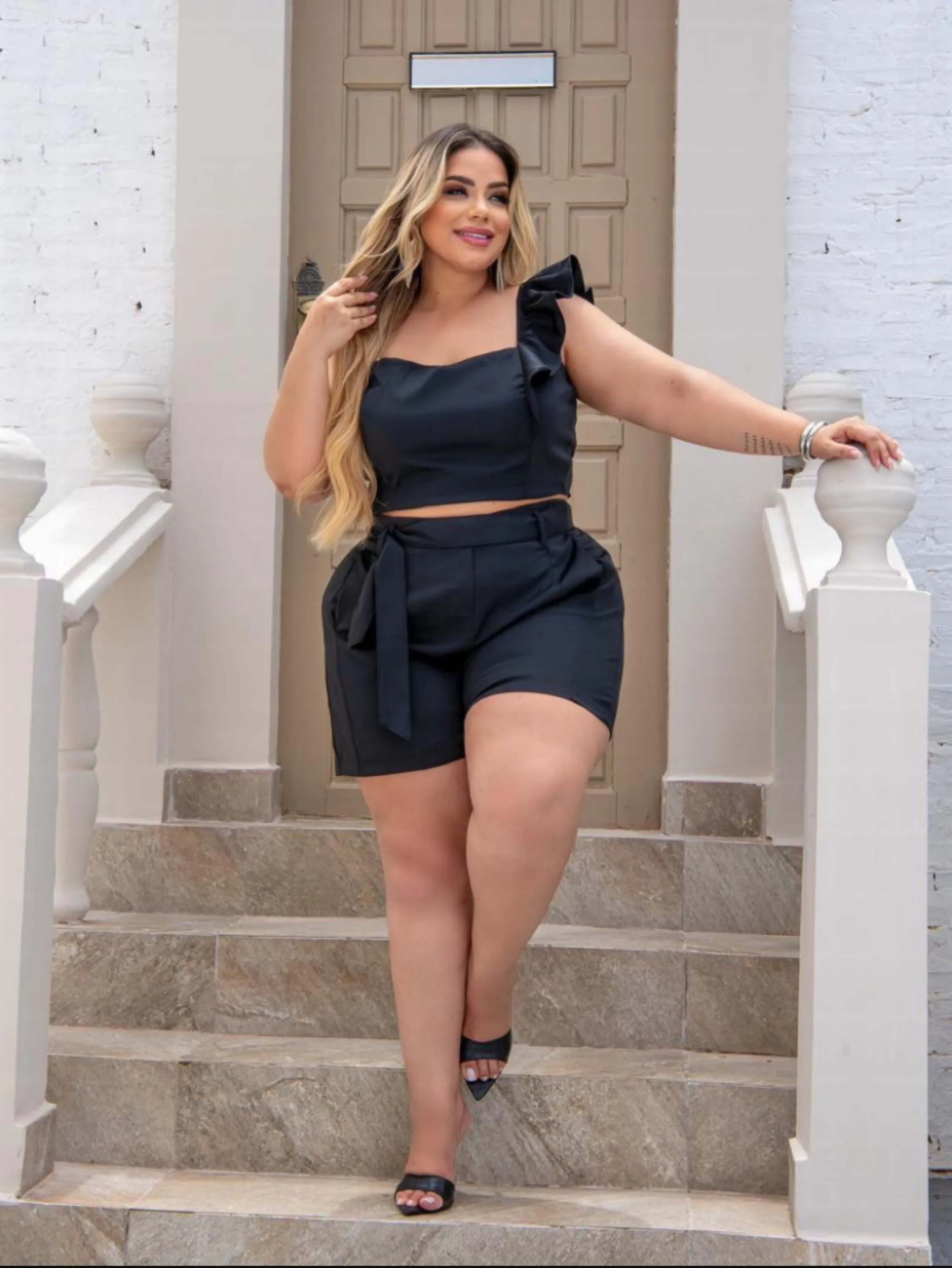 Conjunto shorts e crooped PLUS SIZE tecido alfaiataria