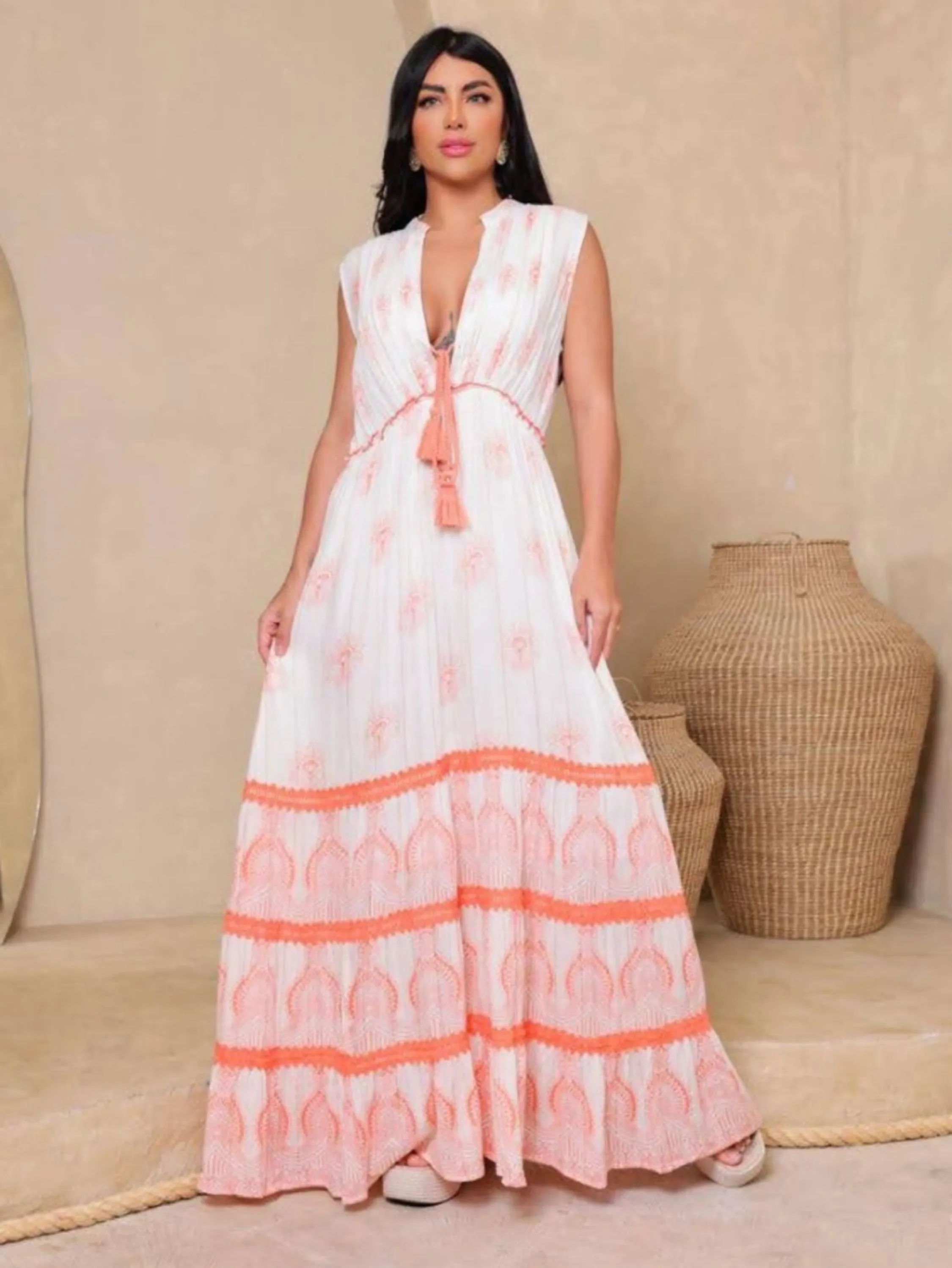 Vestido indiano bordado boho chic decotado