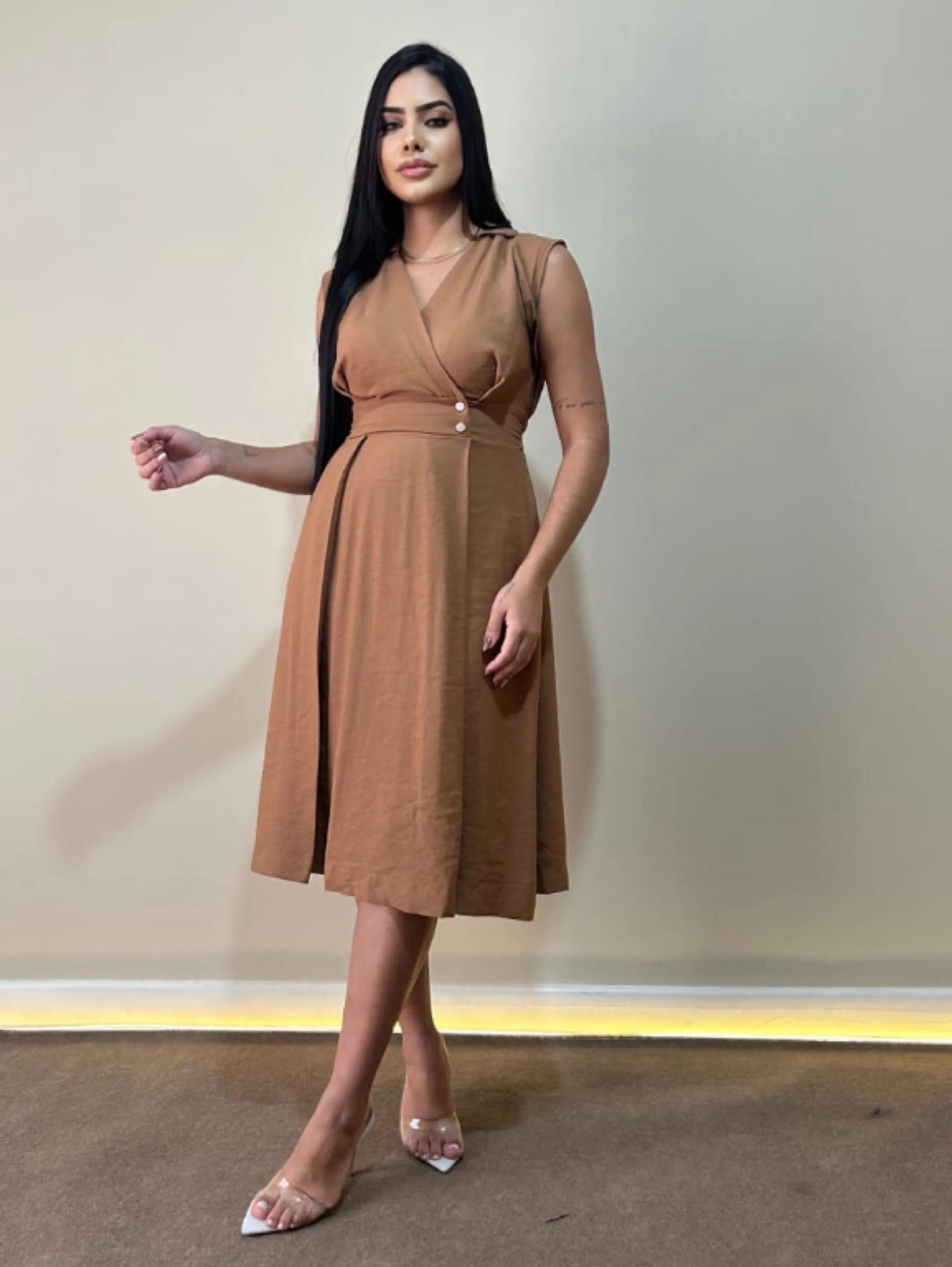 Vestido curto Sara decote transpassado tecido marrante
