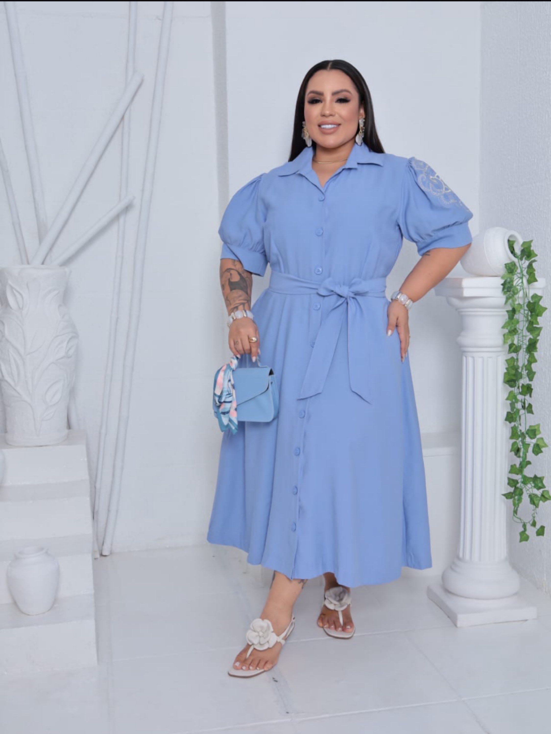 Vestido longuete com manga bordada Plus size