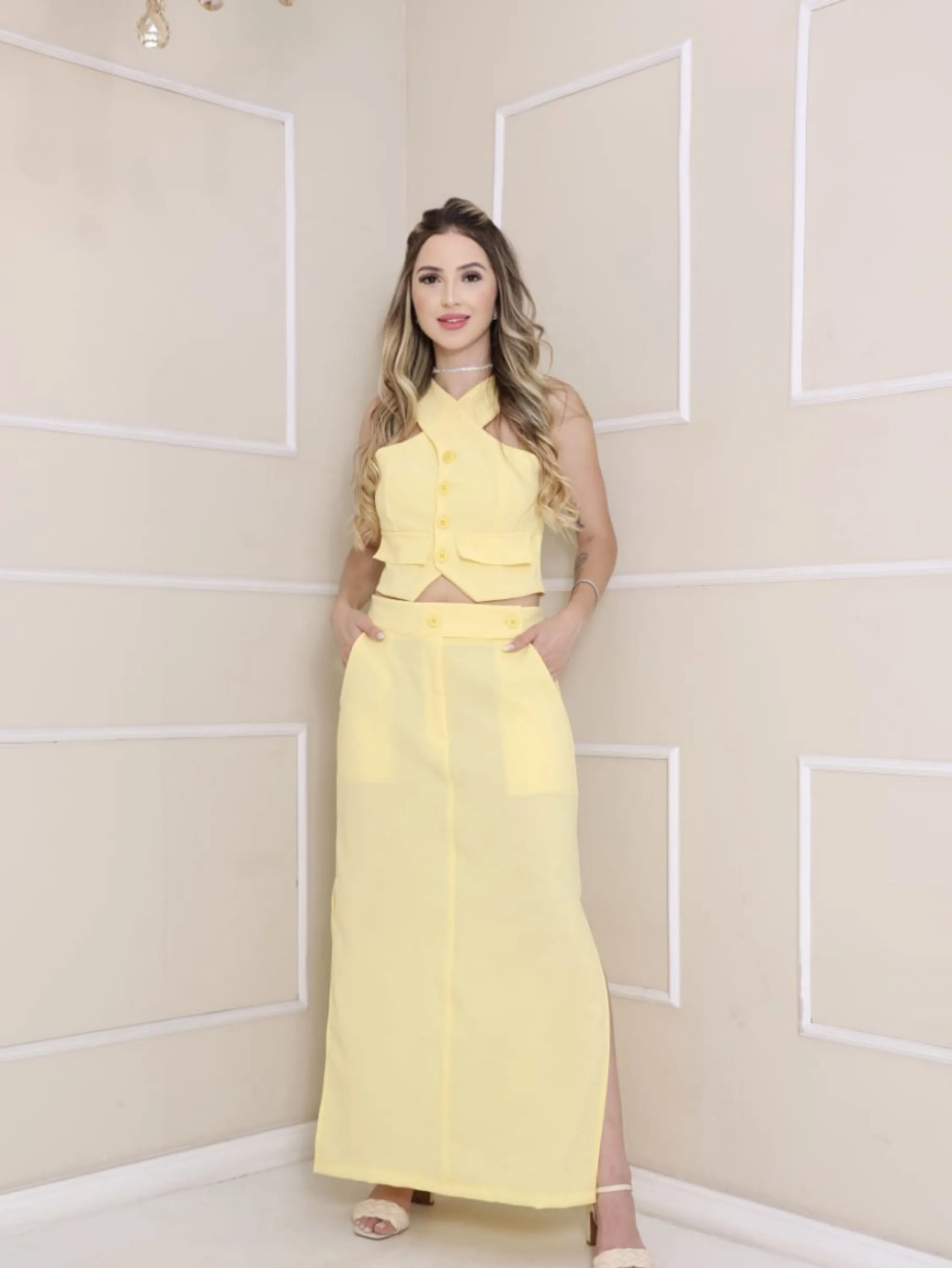 Conjunto saia longa com fenda e colete tecido linho