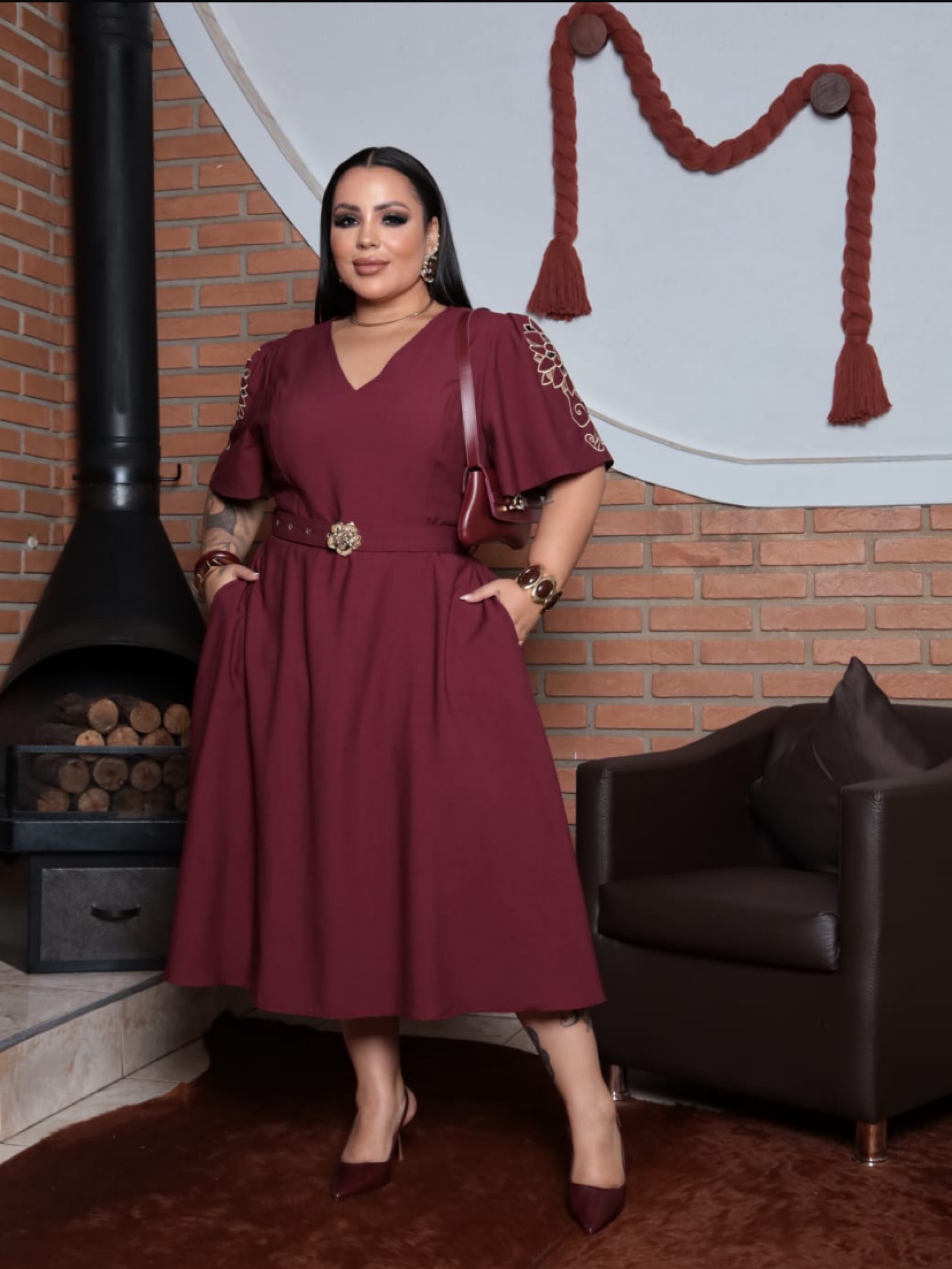 Vestido mídi manga manga flare Plus size