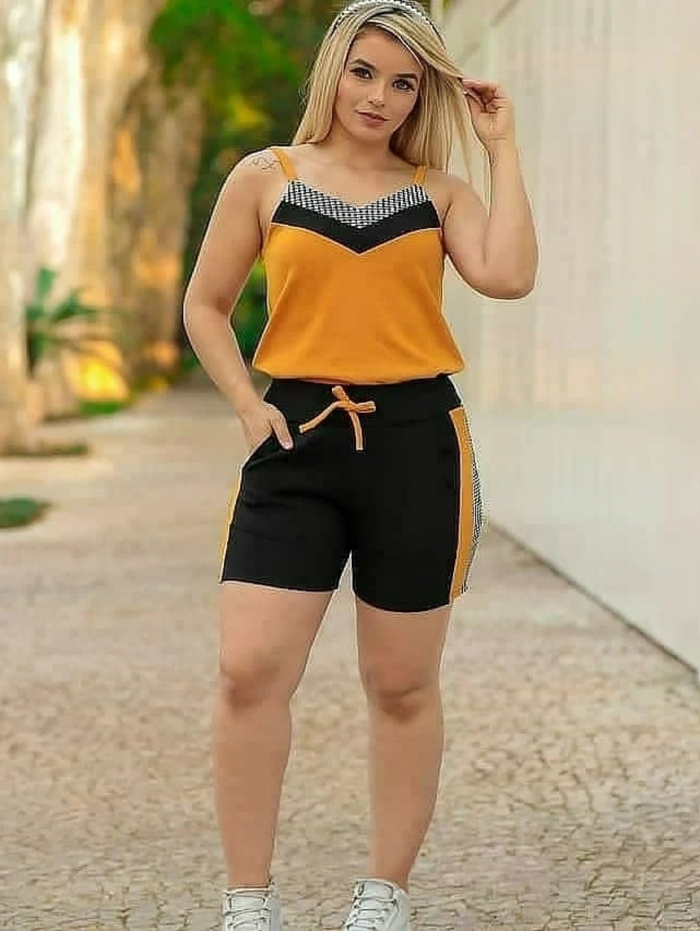 Conjunto shorts e blusinha de alcinha Slim