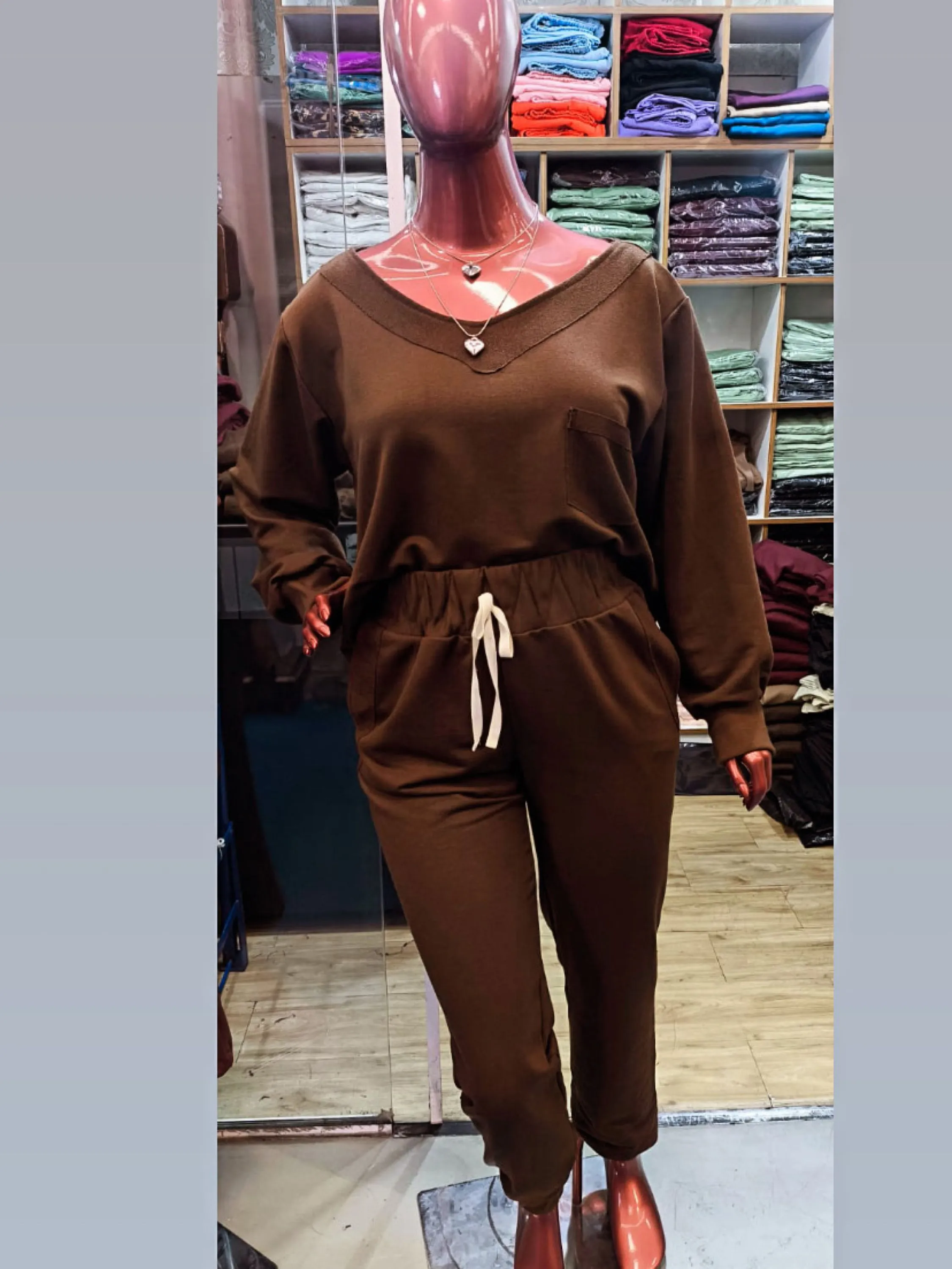 Conjunto manga longa gola V e calça jogger plus size