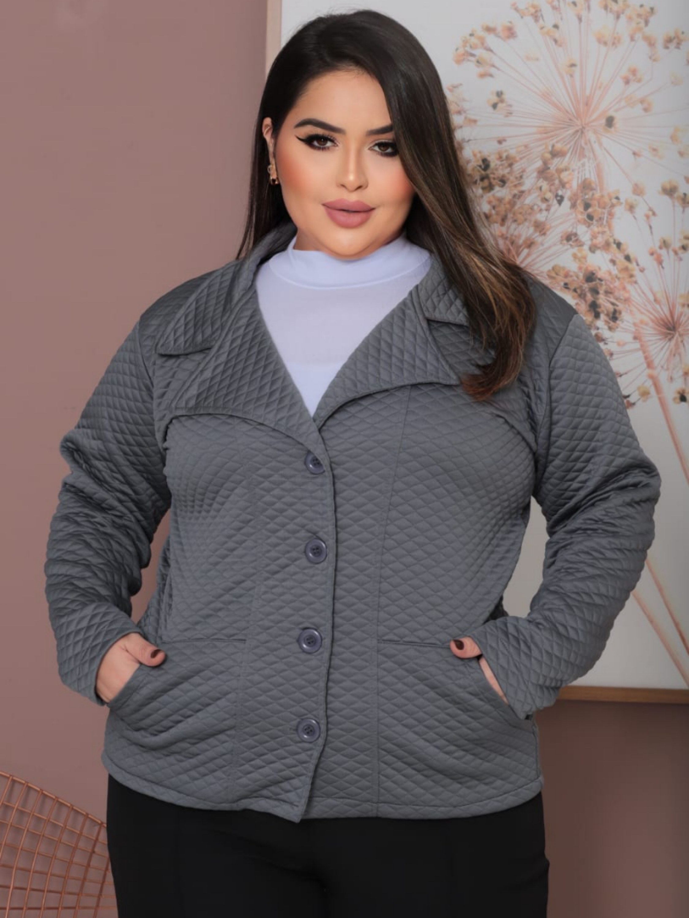 Jaqueta básica no tecido matelassê Plus size