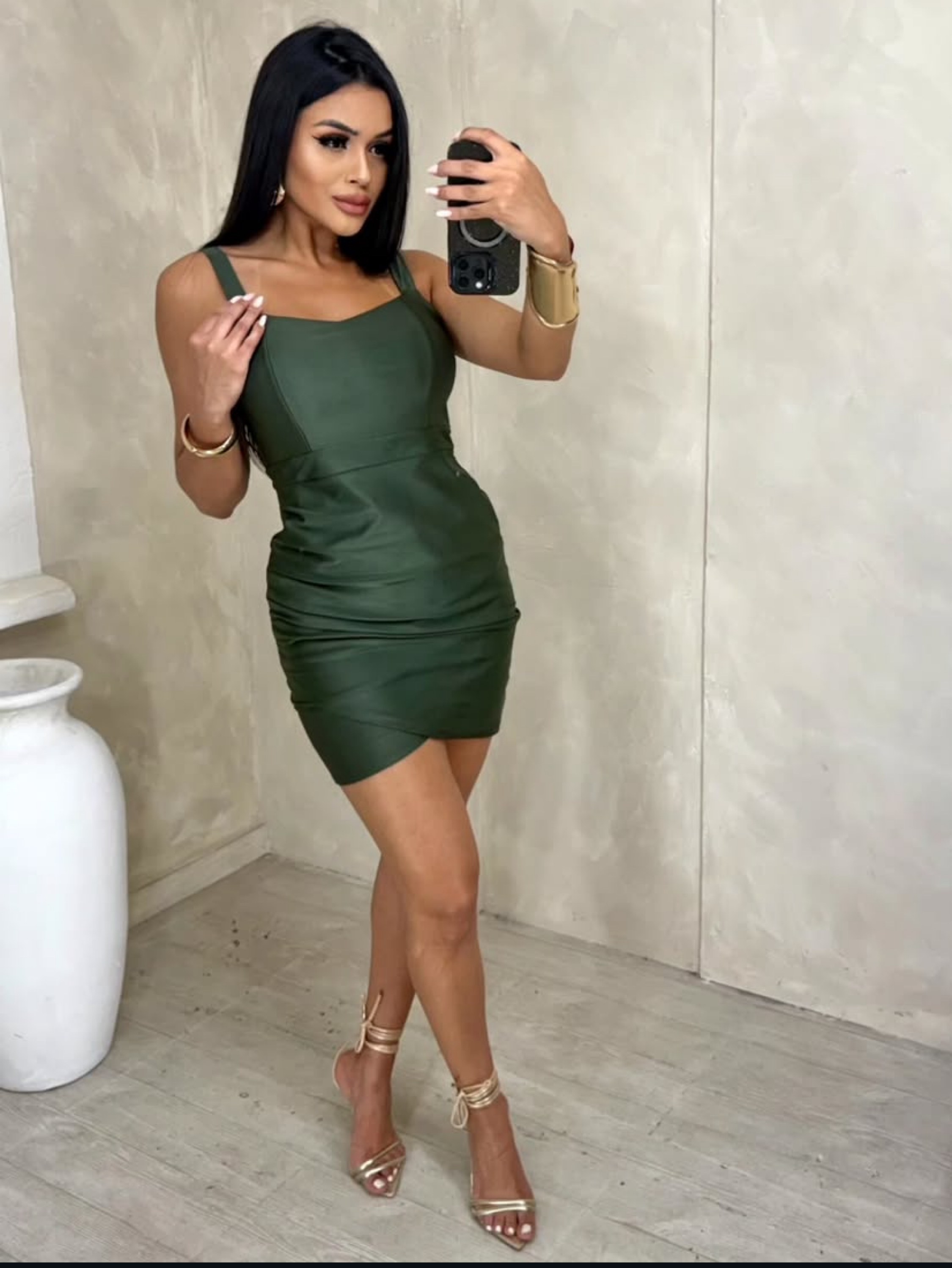 Vestido curto regata