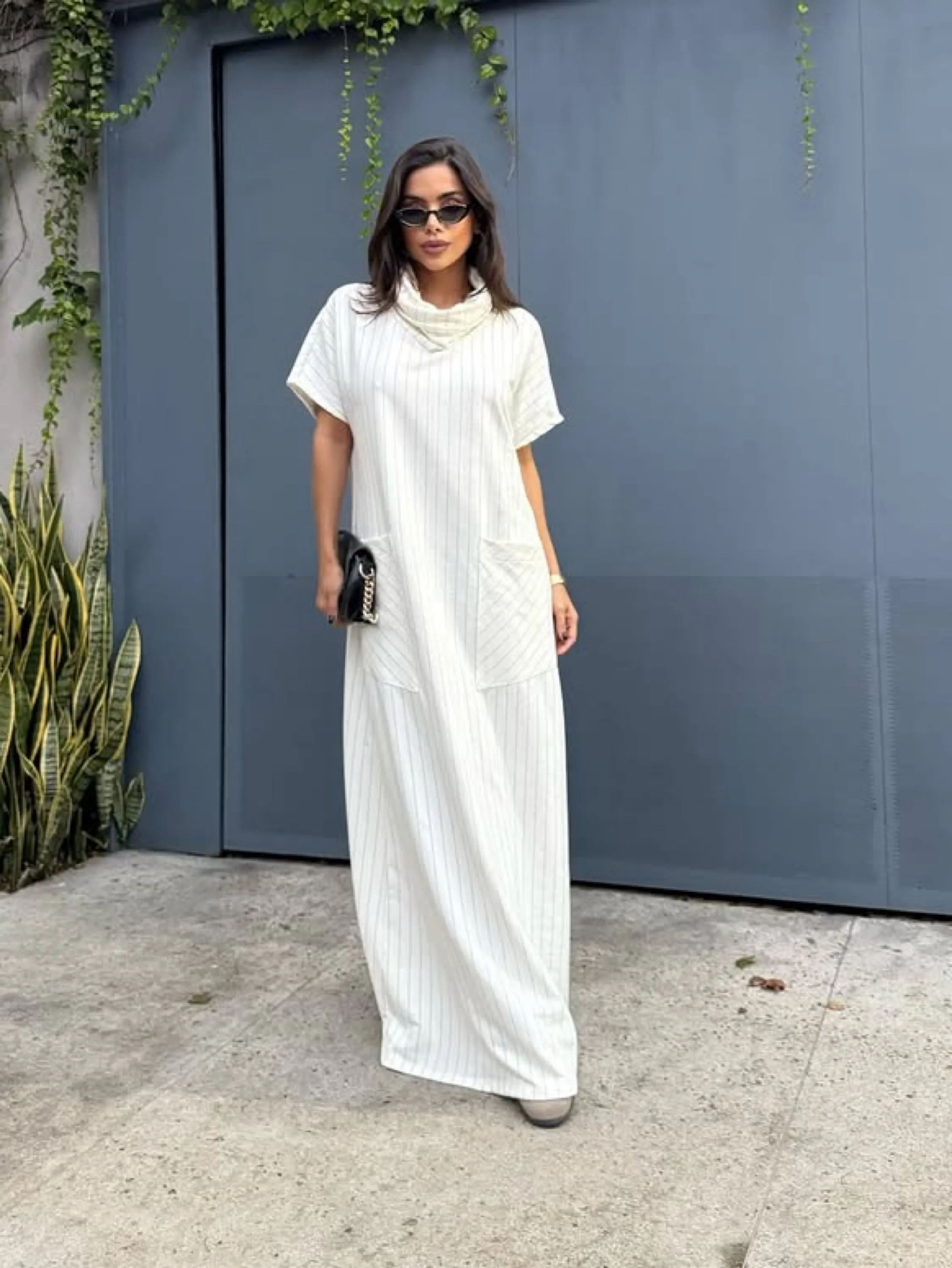 Vestido gola alta tecido risca de Giz veste até 42