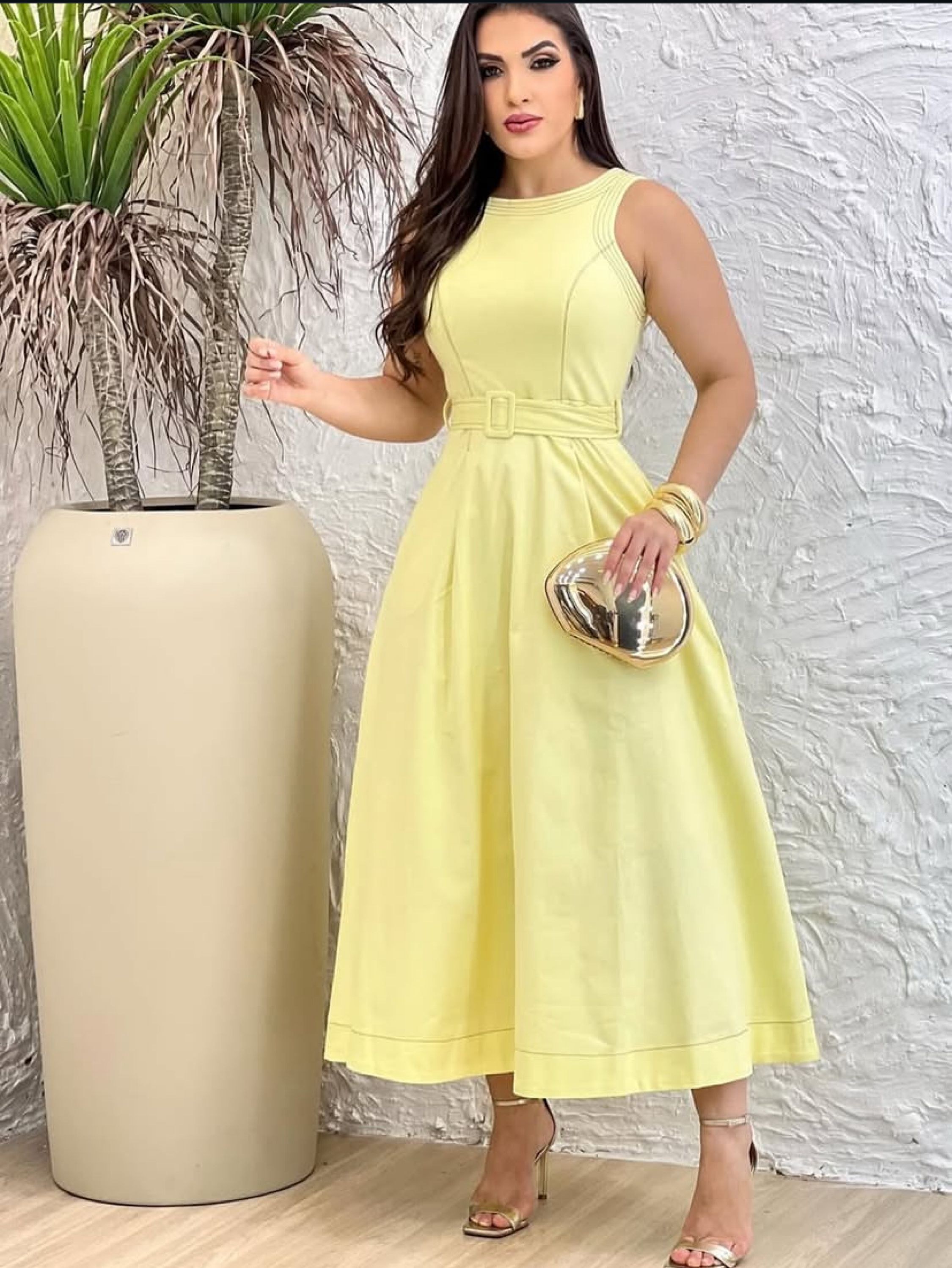 Vestido mídi regata com cinto encapado tecido marrante