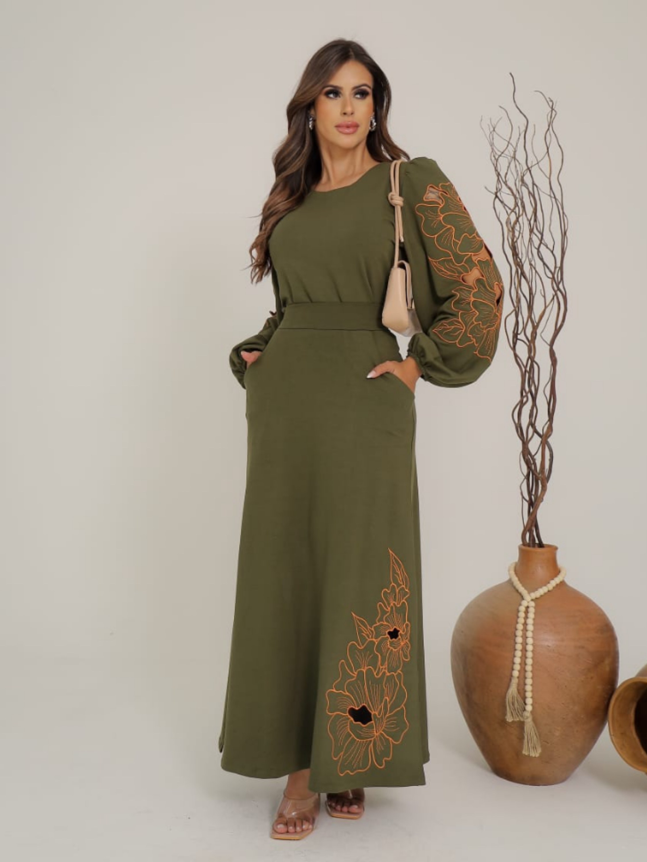 Conjunto saia e blusa bordada