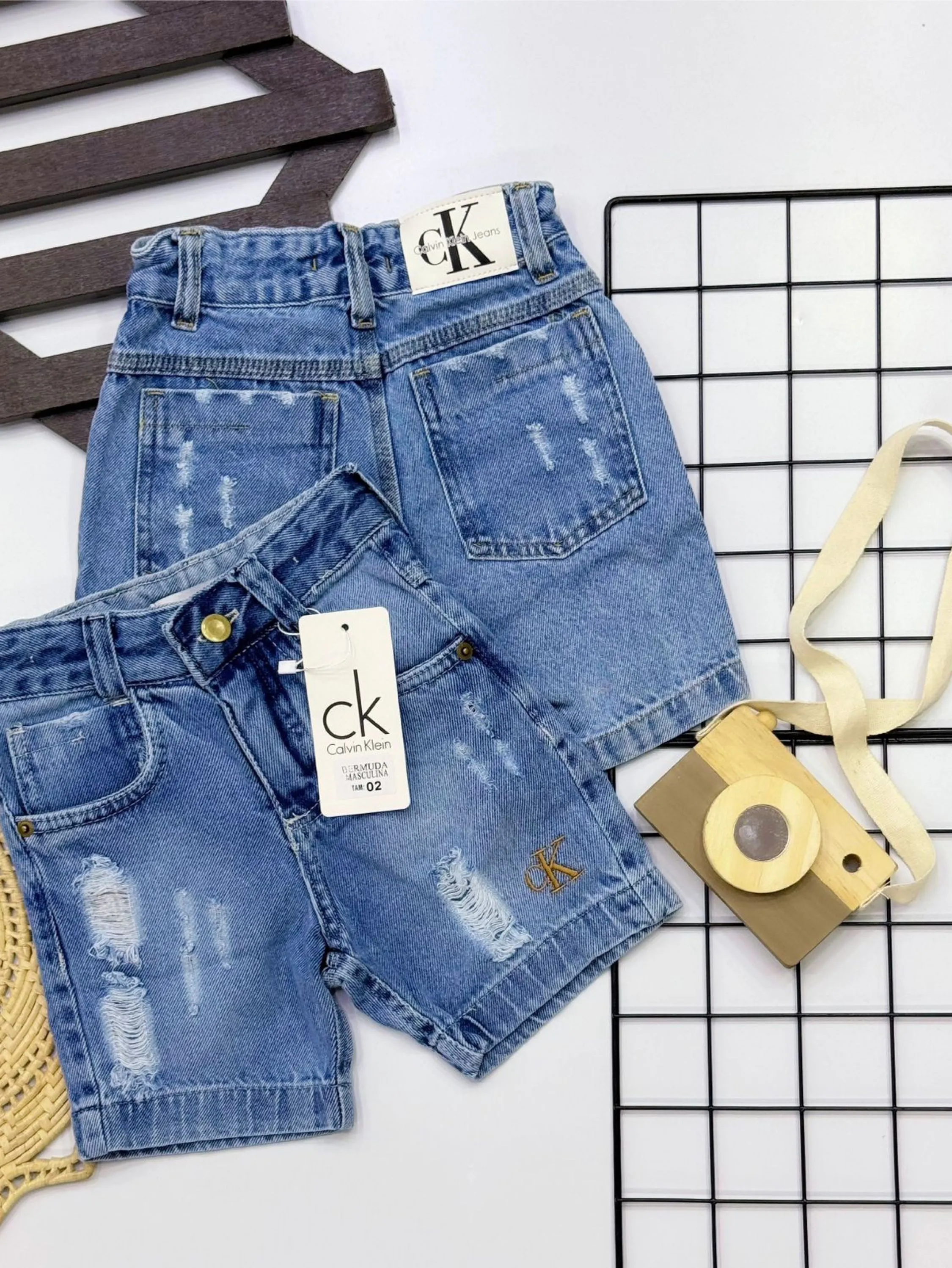 Bermuda Calvin Klein jeans infantil /juvenil linha premium