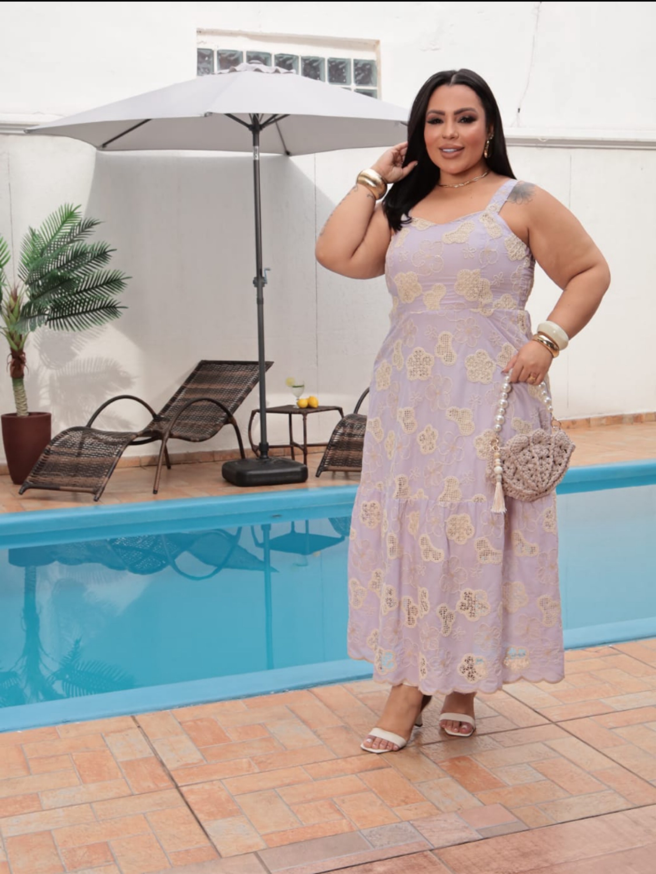 Vestido longo em lesse Plus size