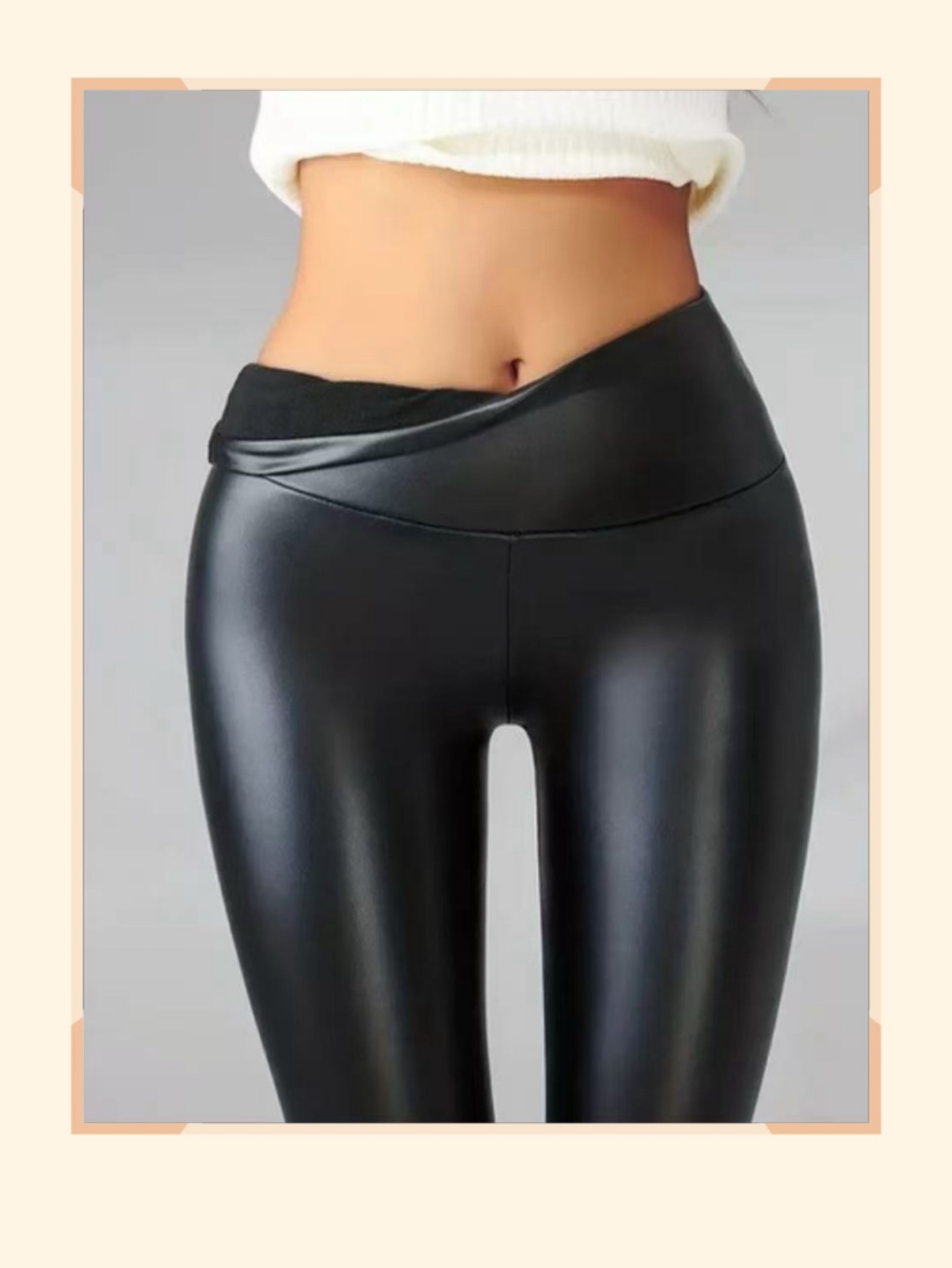 Calça leggings em courino fake forrada por dentro