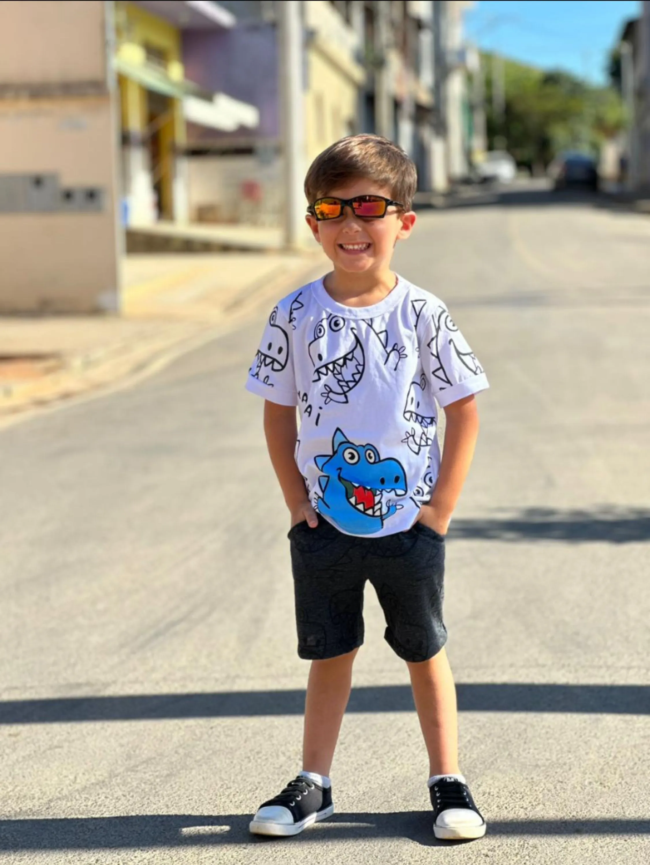 Conjunto Dino 🦖 estampado bermuda e camiseta infantil