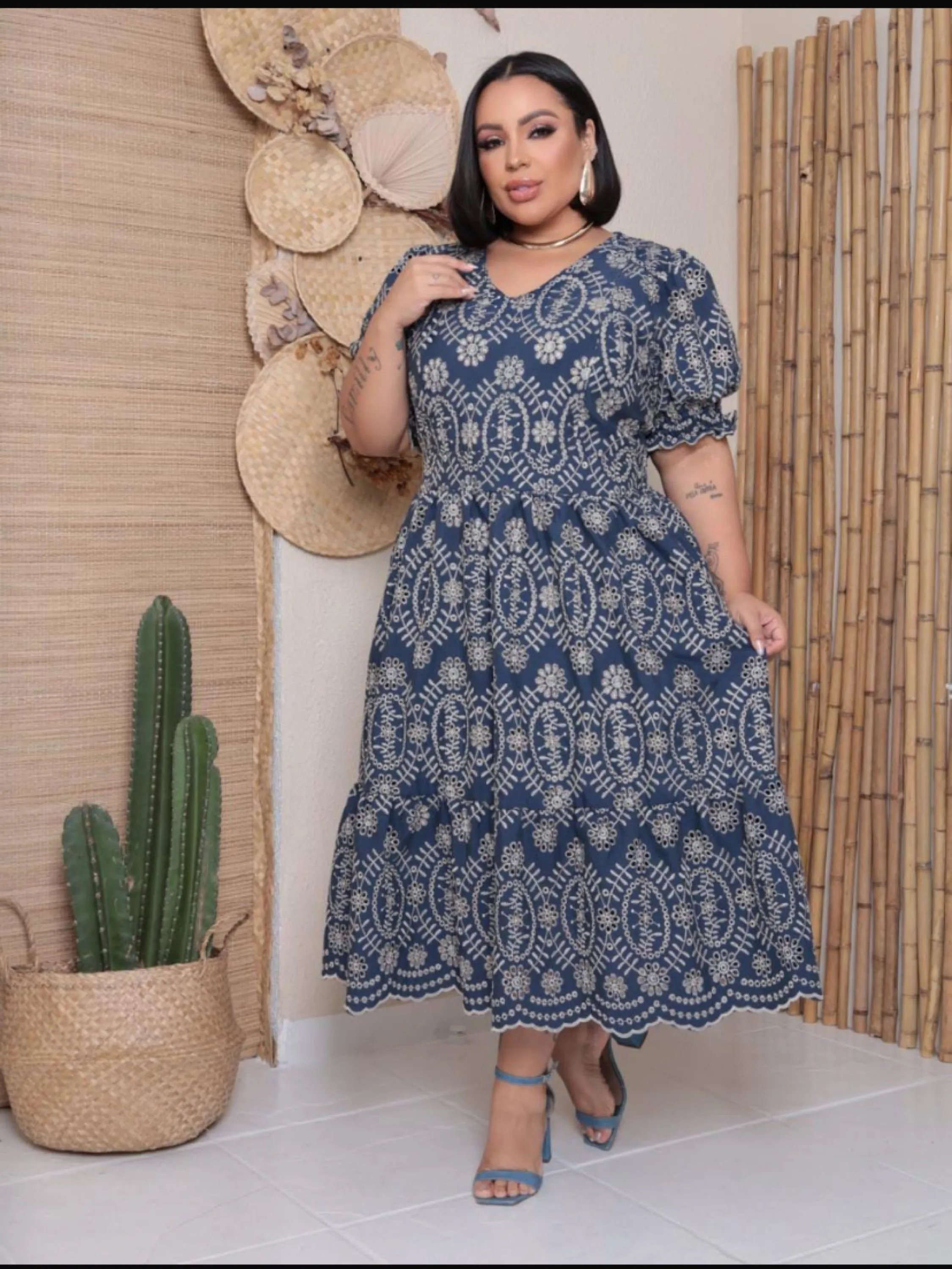 Vestido longuete manga princesa plus size com