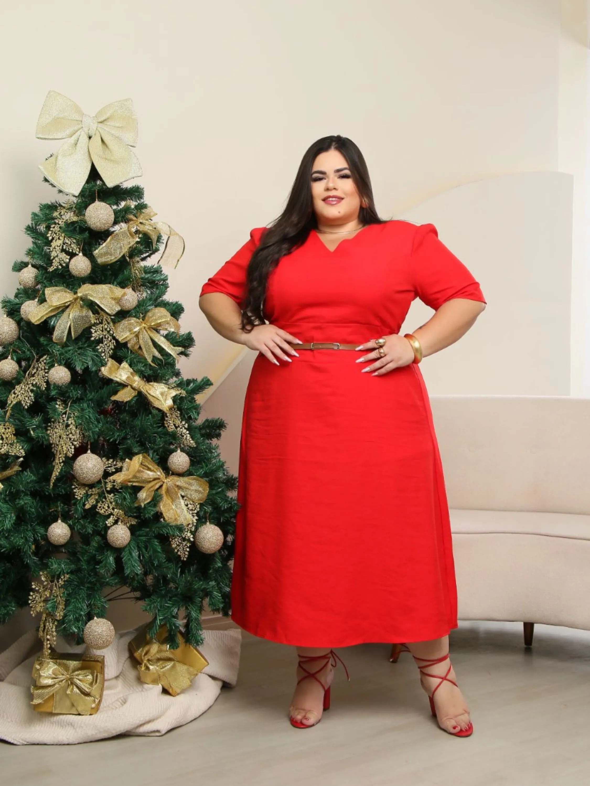 Vestido mídi dd manga e gola V plus size