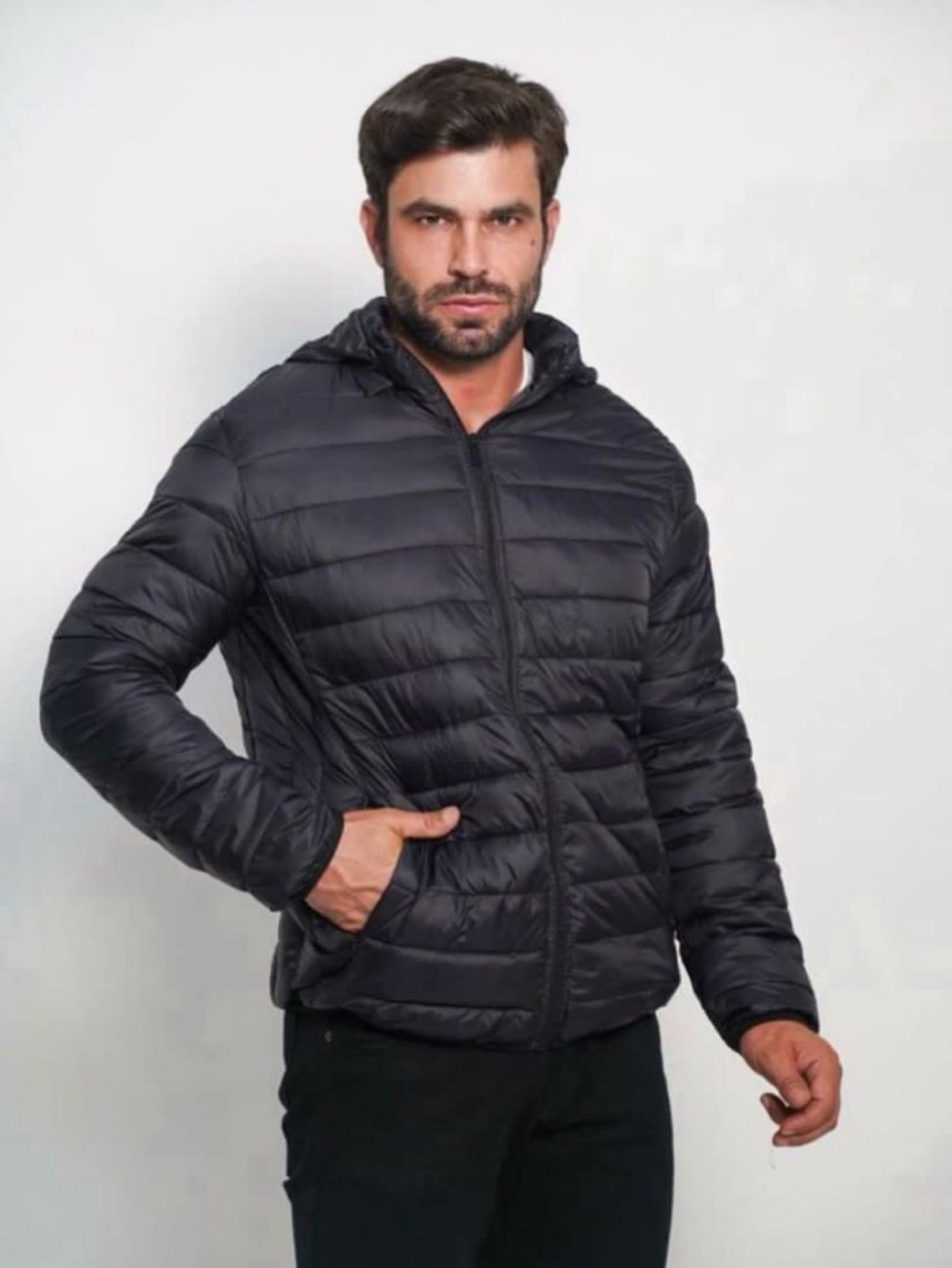 Jaqueta puffer acolchoada com capuz