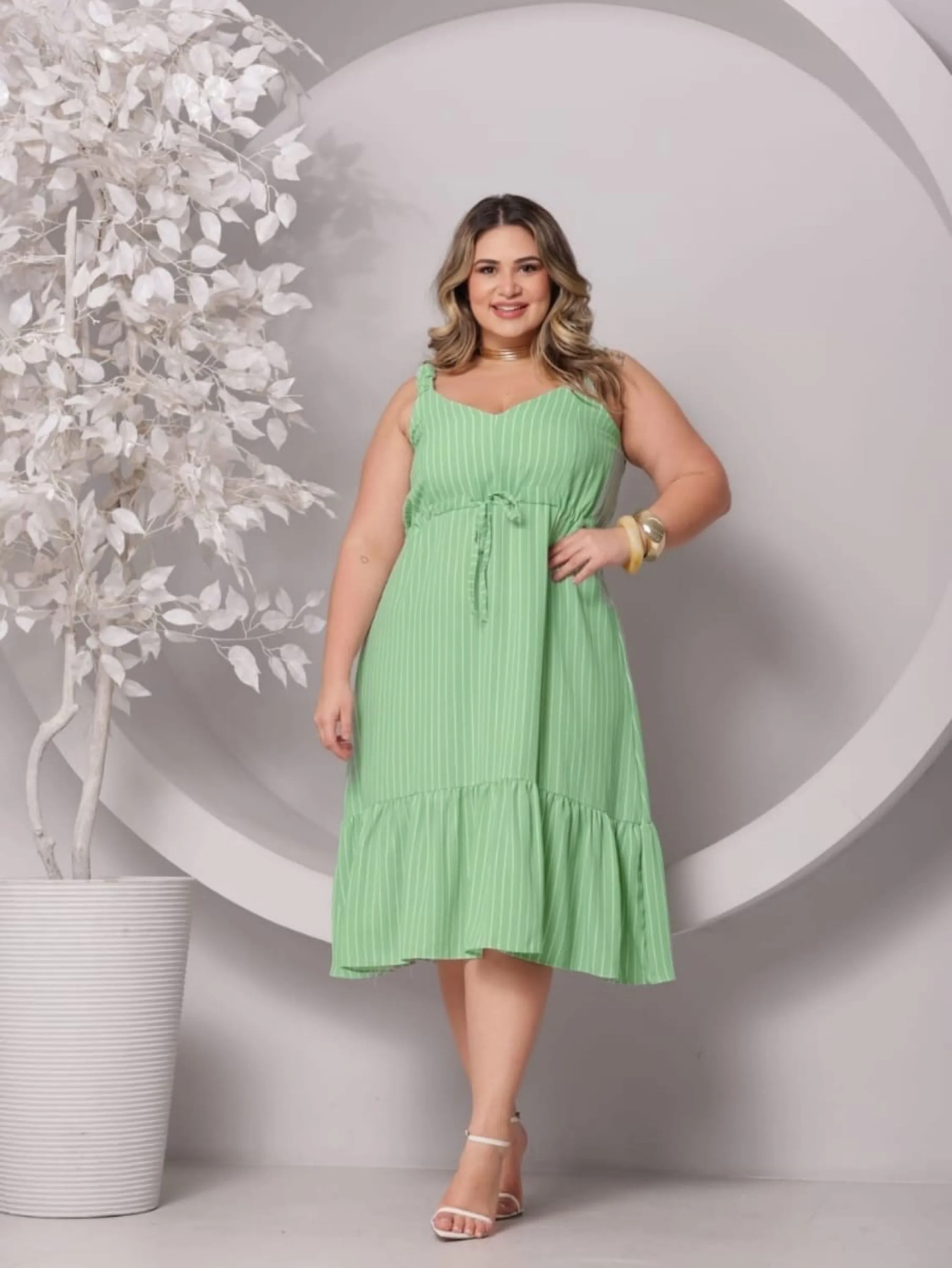 Vestido listrado regata com cordão no cós Plus size